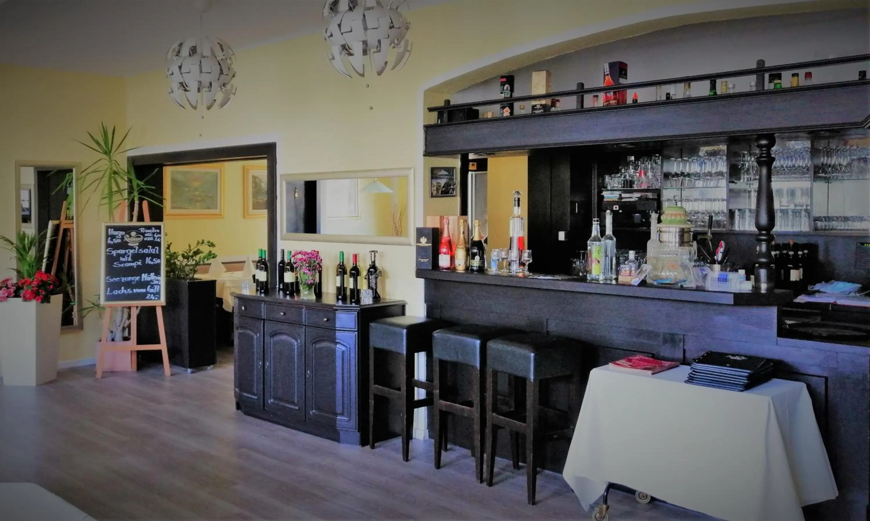 Restaurant/places to eat in Landhotel Schuff