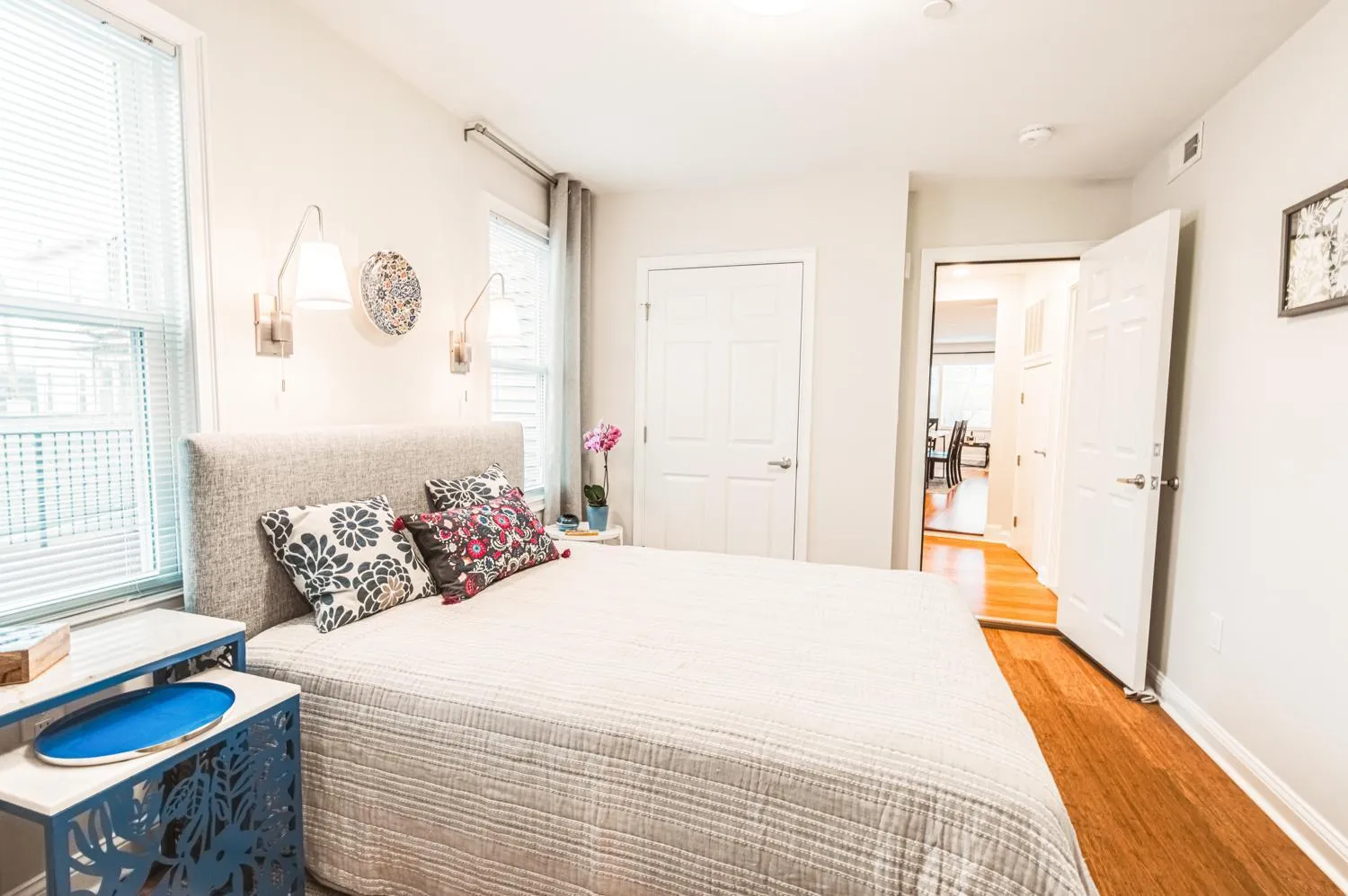 Bed in The Inn at Newton Highlands