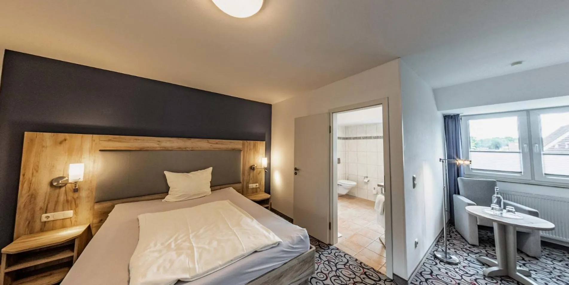 Photo of the whole room, Bed in Hotel "Im Winkel"