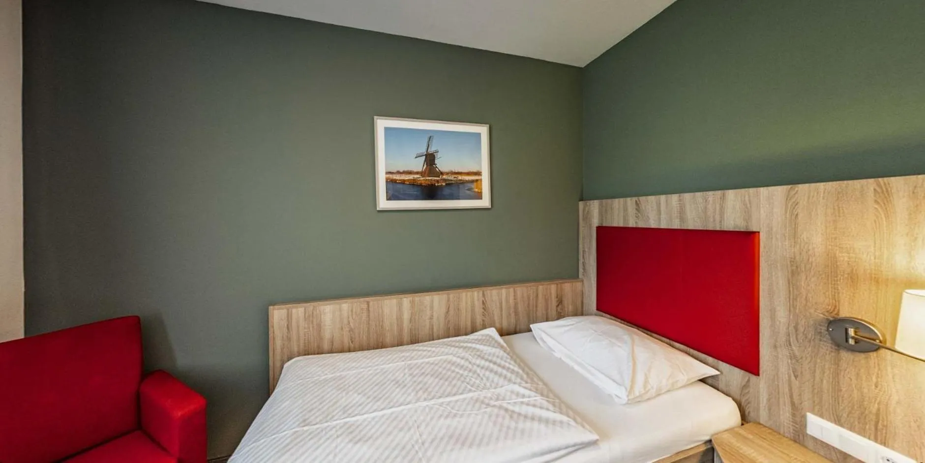Photo of the whole room, Bed in Hotel "Im Winkel"