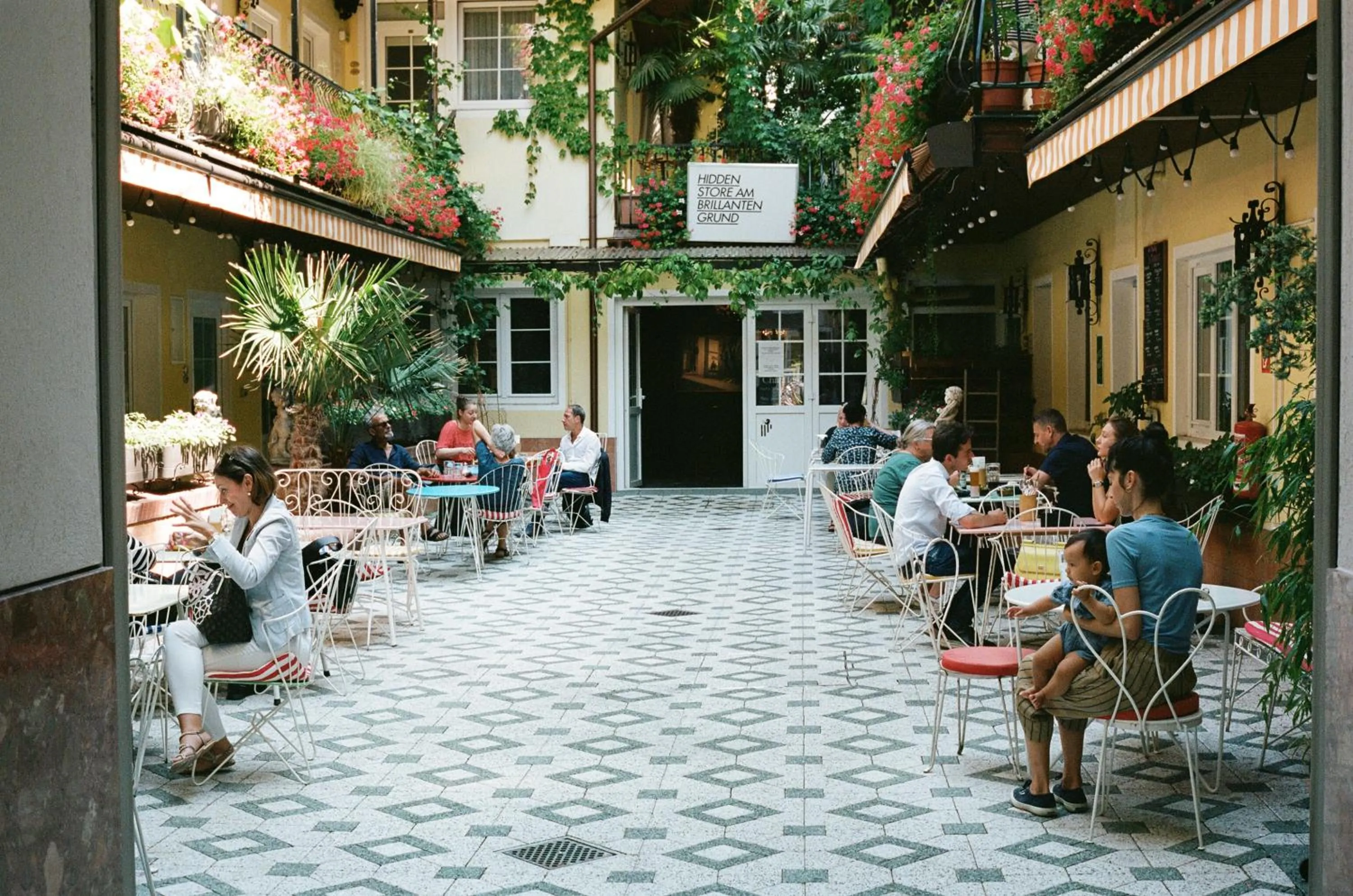 Restaurant/places to eat in Hotel Am Brillantengrund