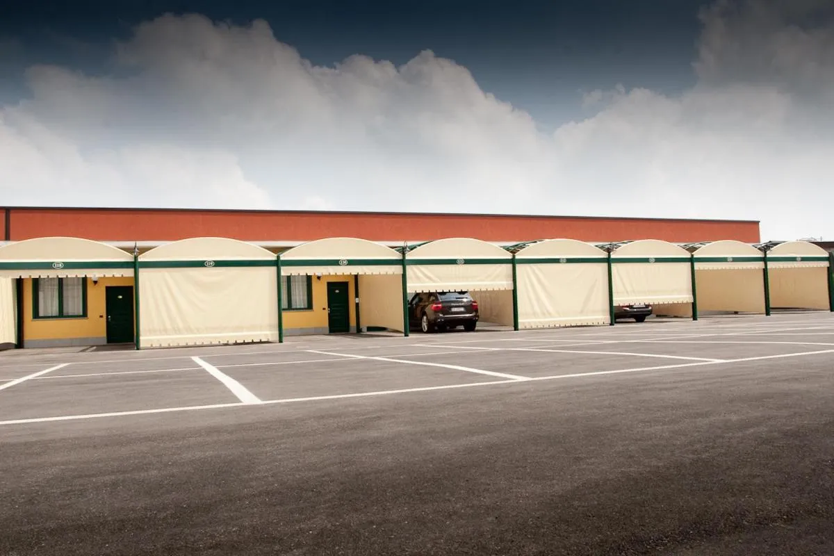 Facade/entrance in Hotel Maxim