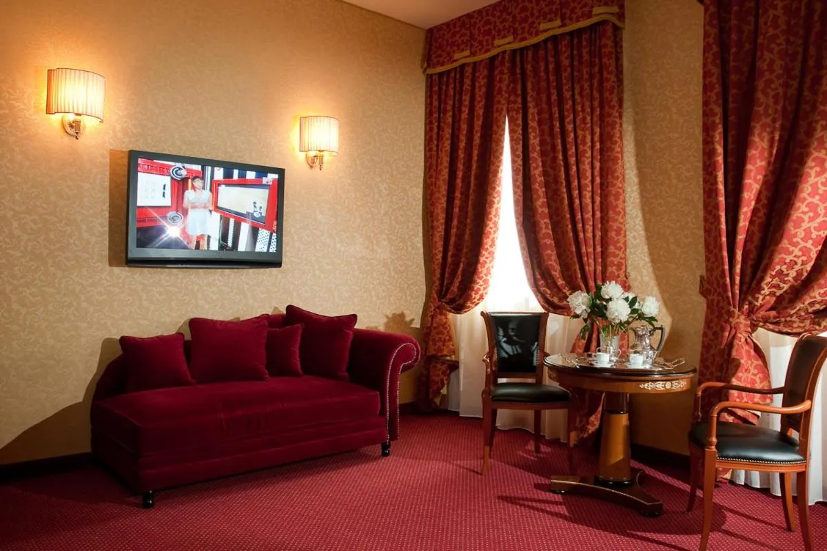 Seating area in Hotel Maxim