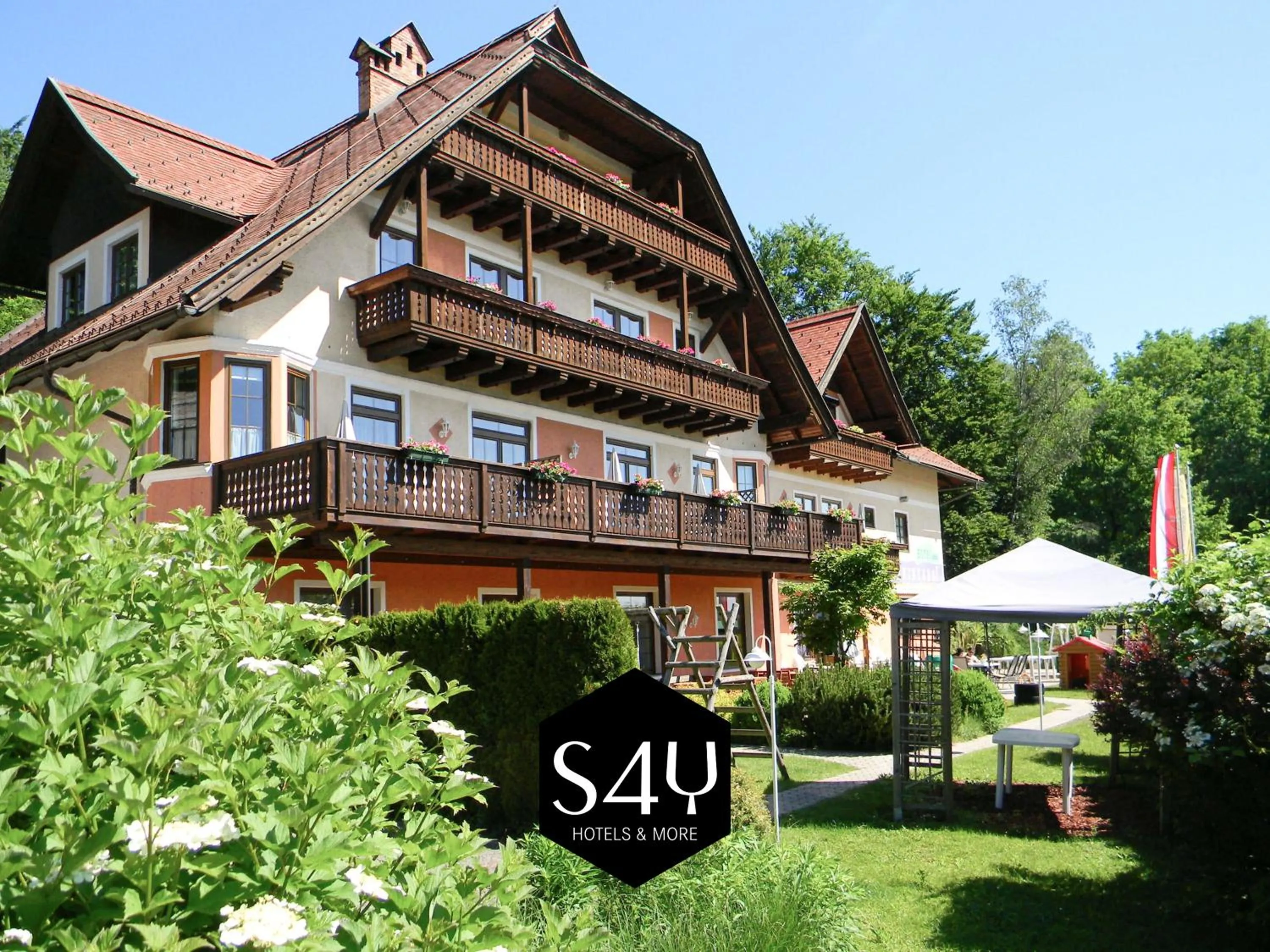 Property building in Hotel Kärntnerhof Velden by S4Y