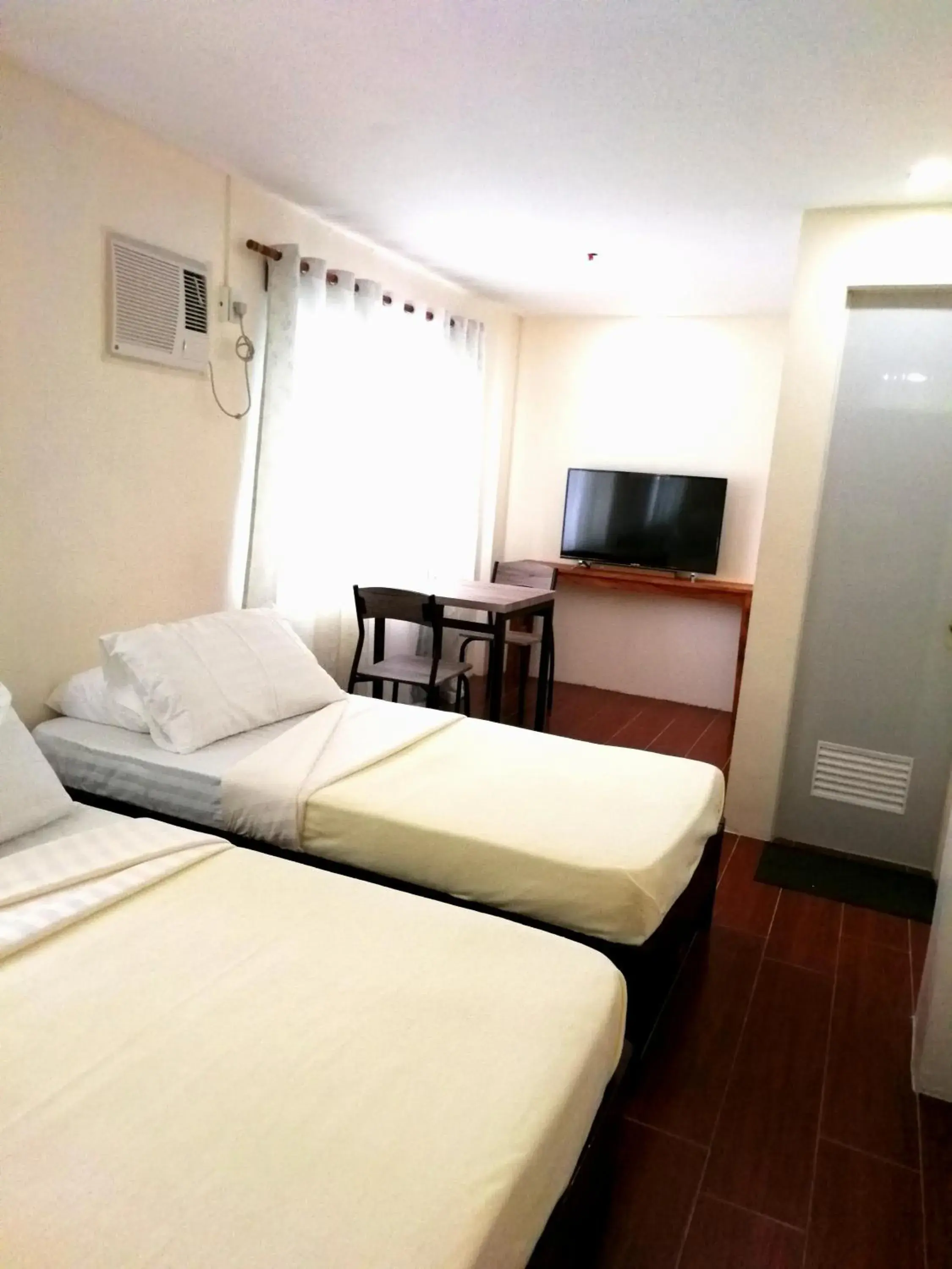 Communal lounge/ TV room, Bed in Thirdys Tourist Inn Communal lounge/ TV room, Bed in Thirdys Tourist Inn