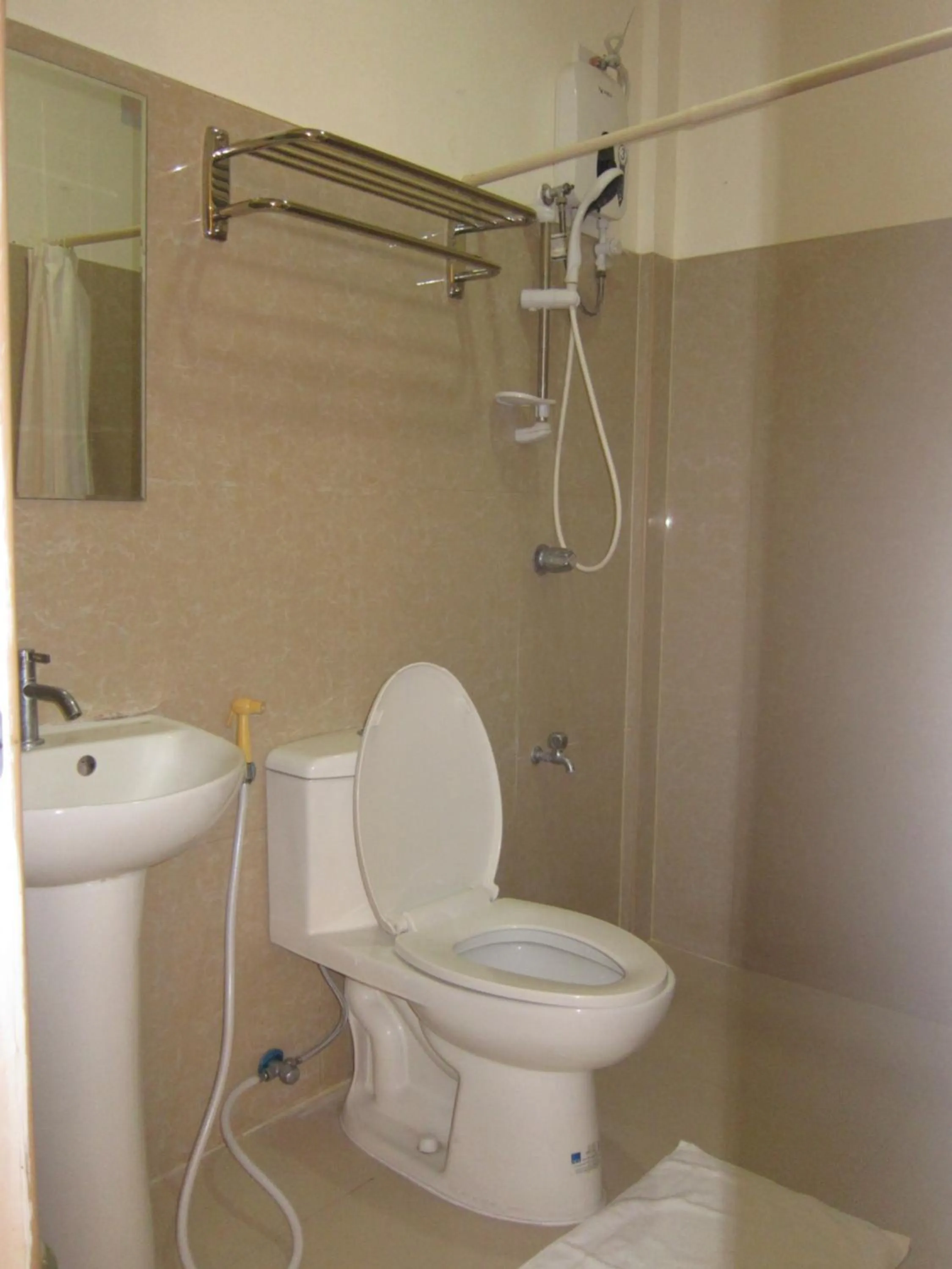 Bathroom in Thirdys Tourist Inn