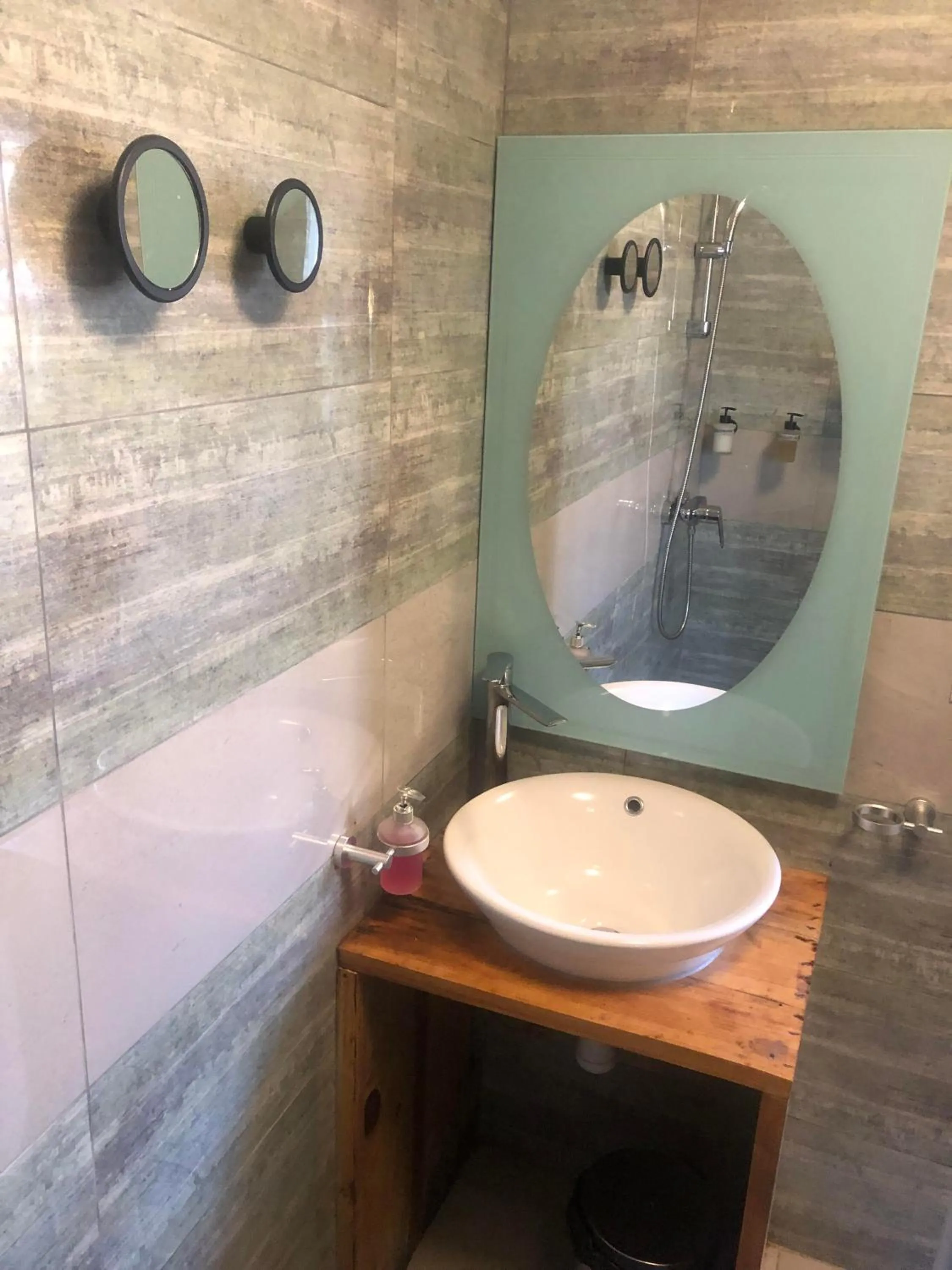 Bathroom in Hotel de L'Avenue - Tana City Centre