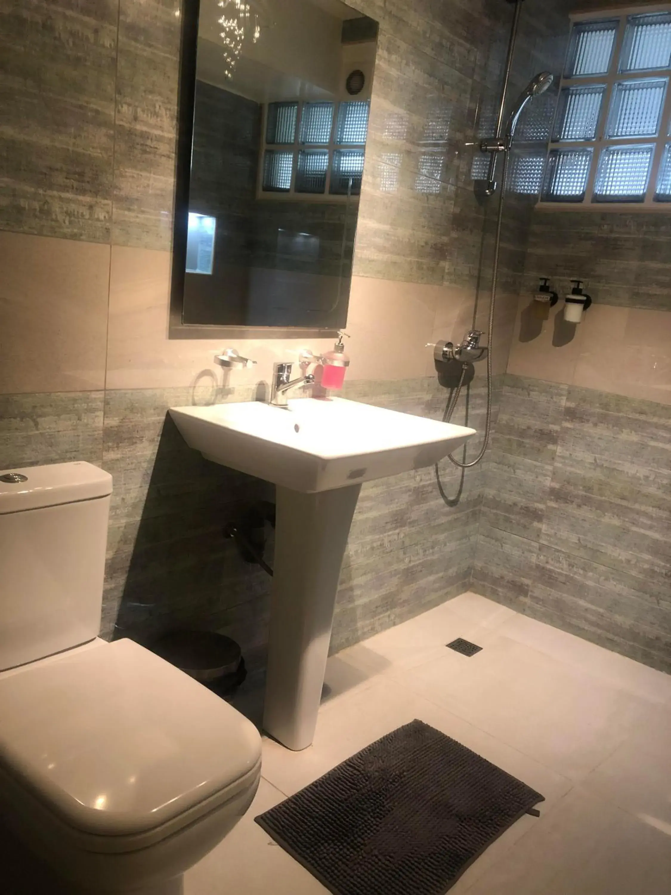 Standard Double Room in Hotel de L'Avenue - Tana City Centre Standard Double Room in Hotel de L'Avenue - Tana City Centre