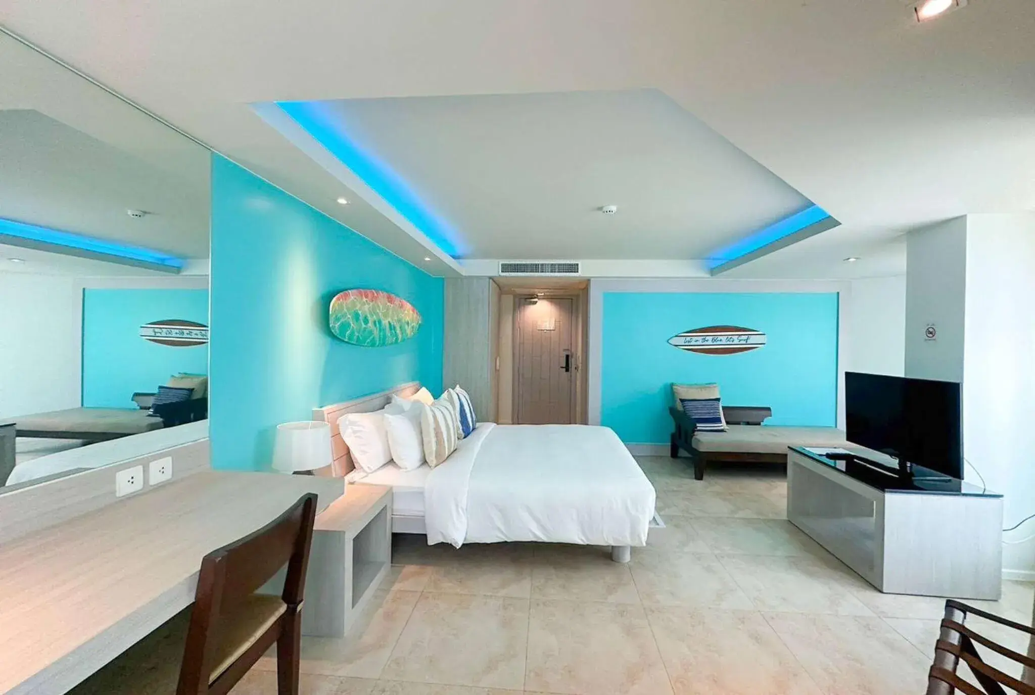Photo of the whole room, Bed in Zenmaya Oceanfront Phuket, Trademark Collection by Wyndham Photo of the whole room, Bed in Zenmaya Oceanfront Phuket, Trademark Collection by Wyndham