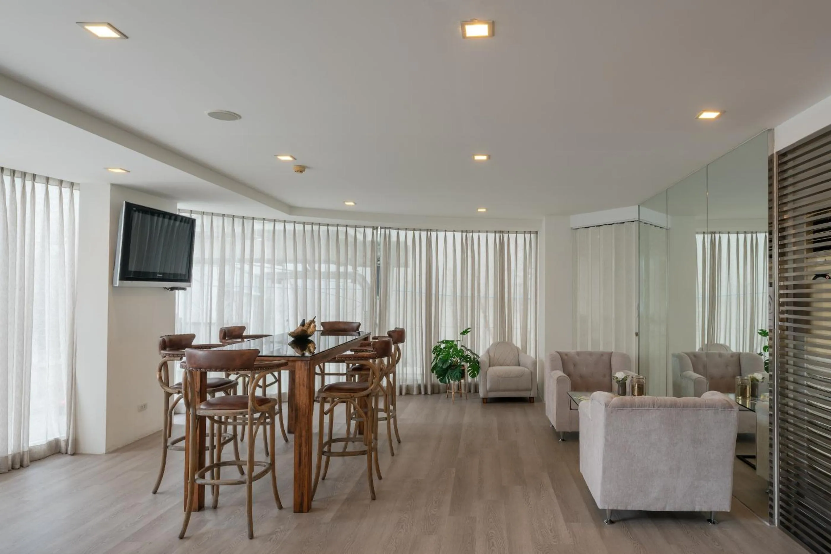 Beverly 33 by Aspira