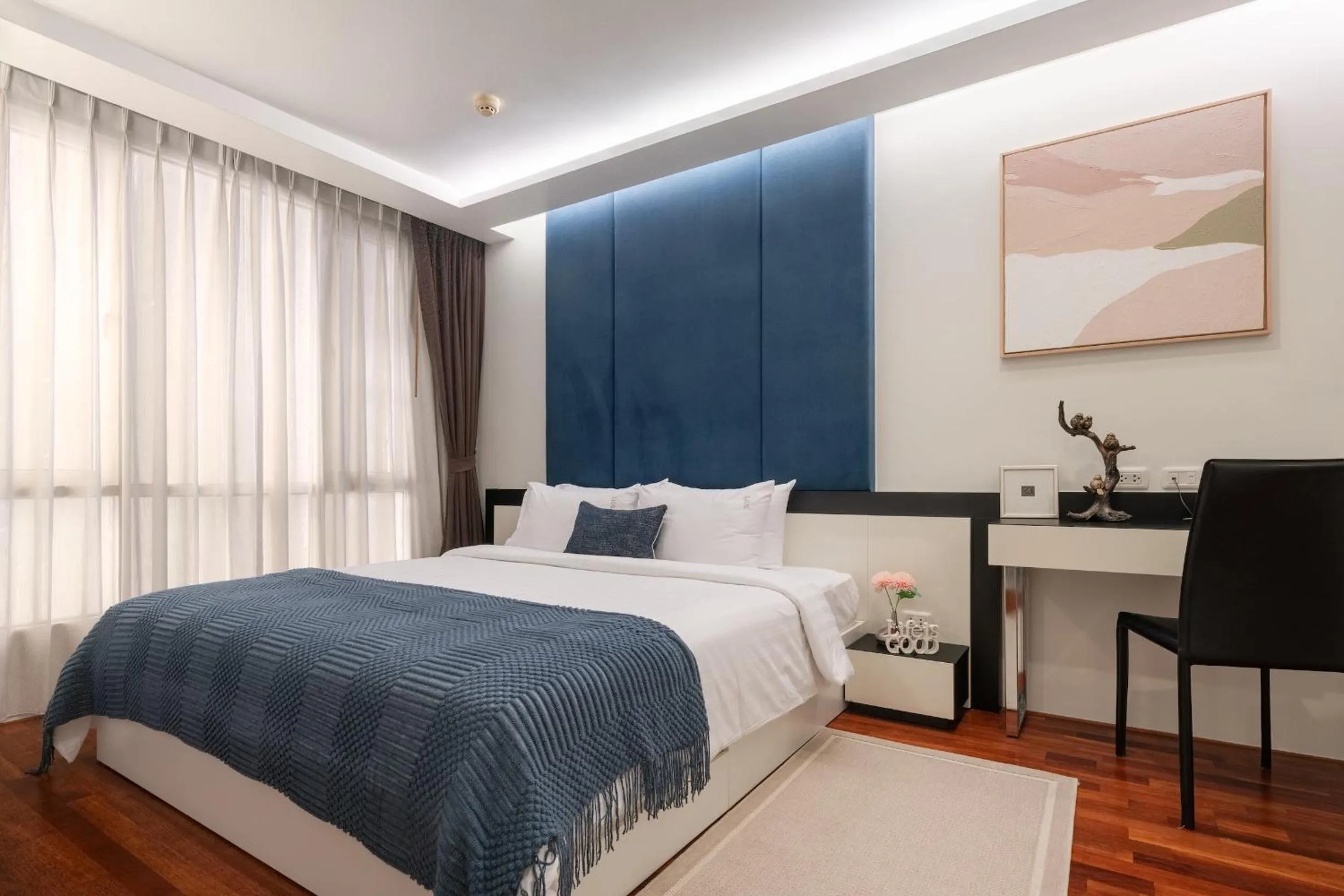 Bed in Beverly 33 by Aspira