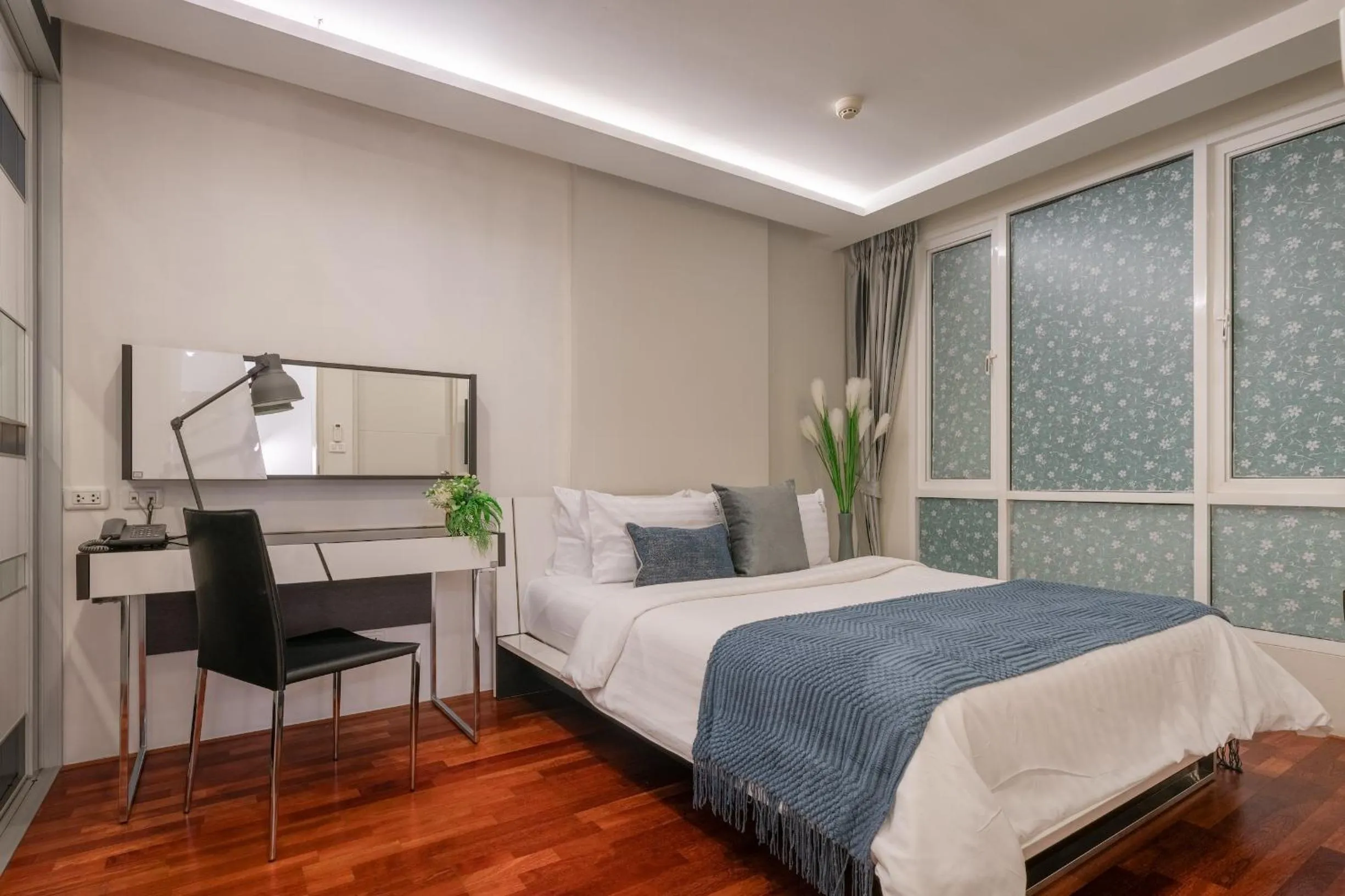 Bed in Beverly 33 by Aspira