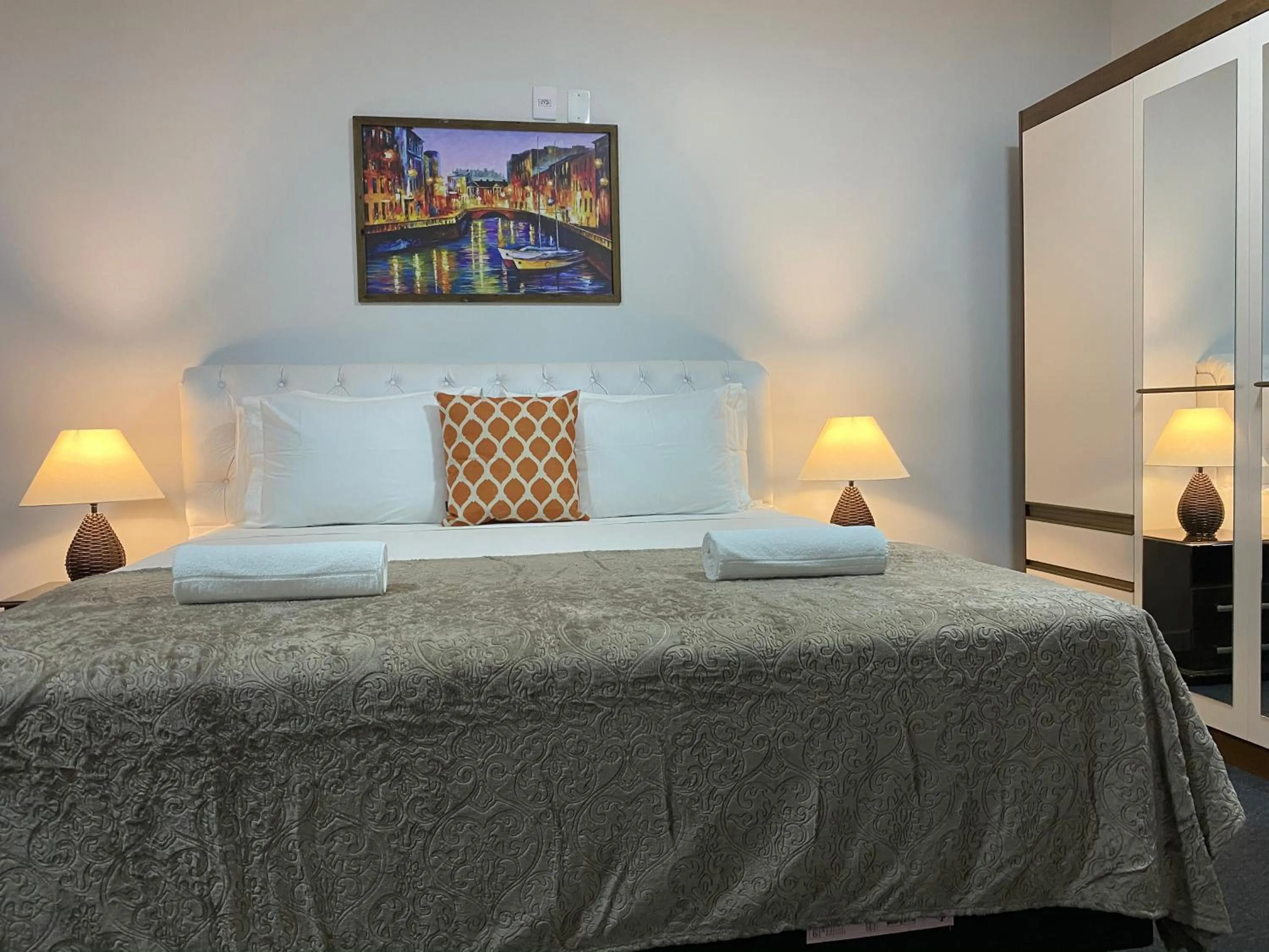 Bed in Quarto Luxo Silver