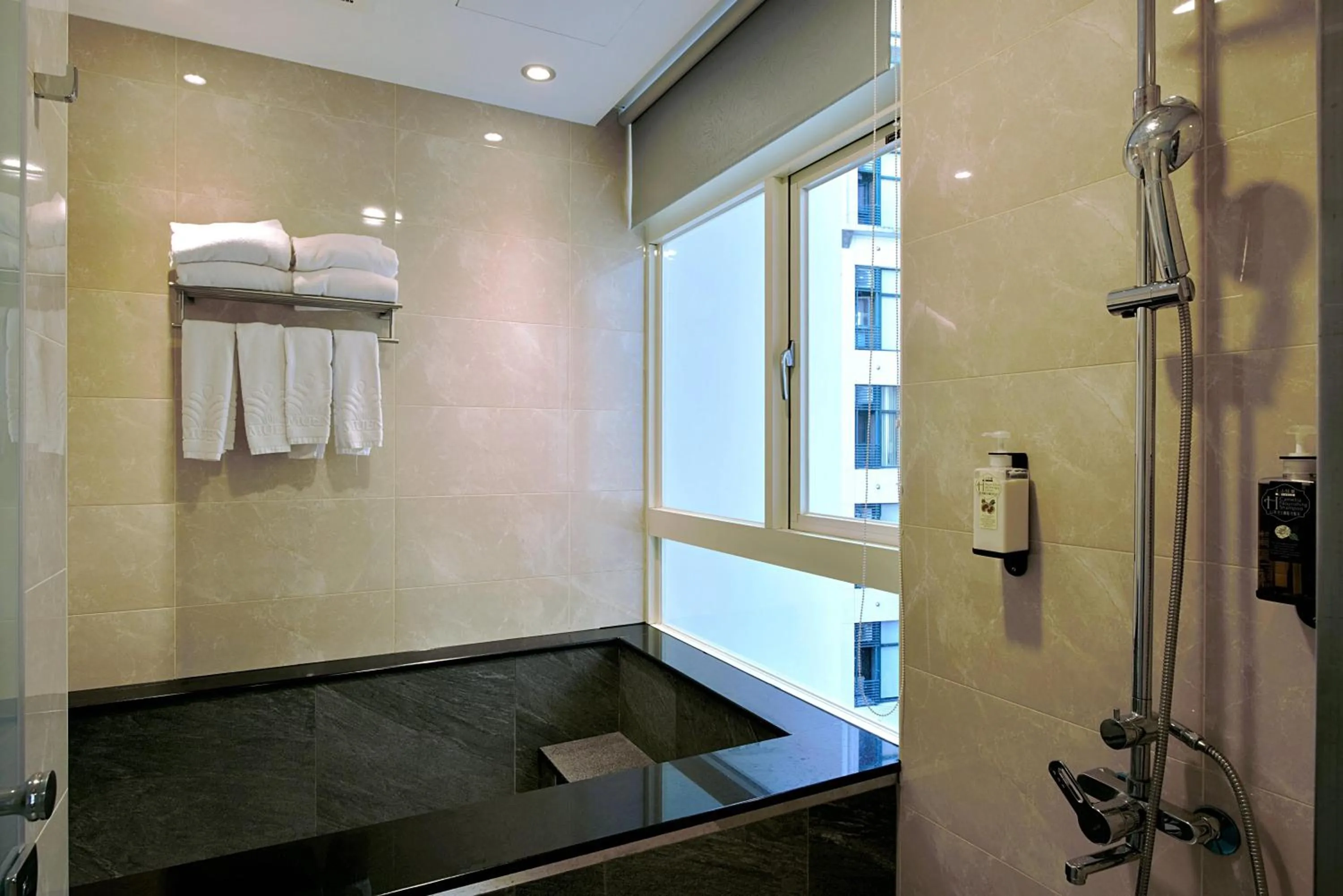 Bathroom in Muen Yuan Dong Hot Spring Hotel