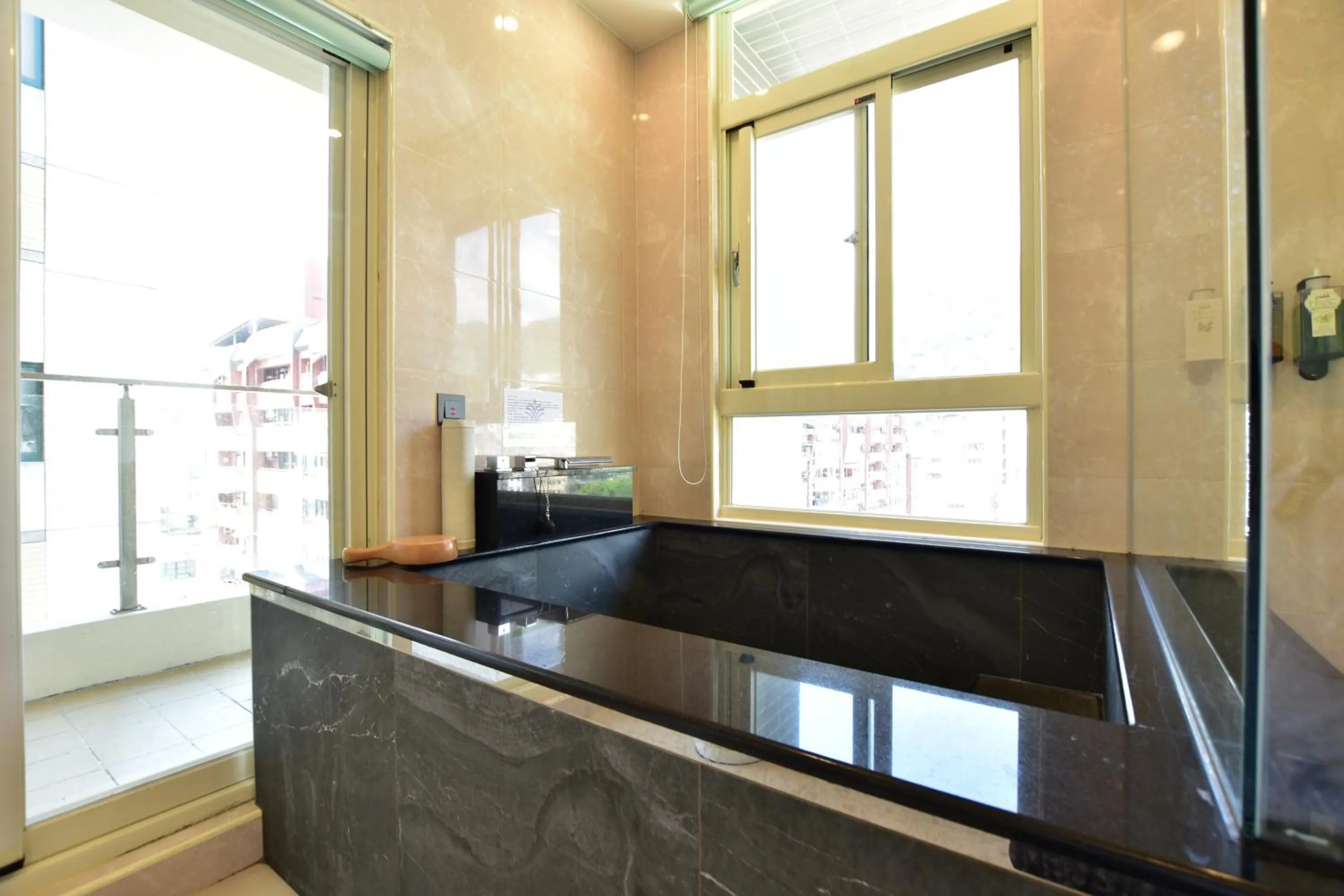 Muen Yuan Dong Hot Spring Hotel