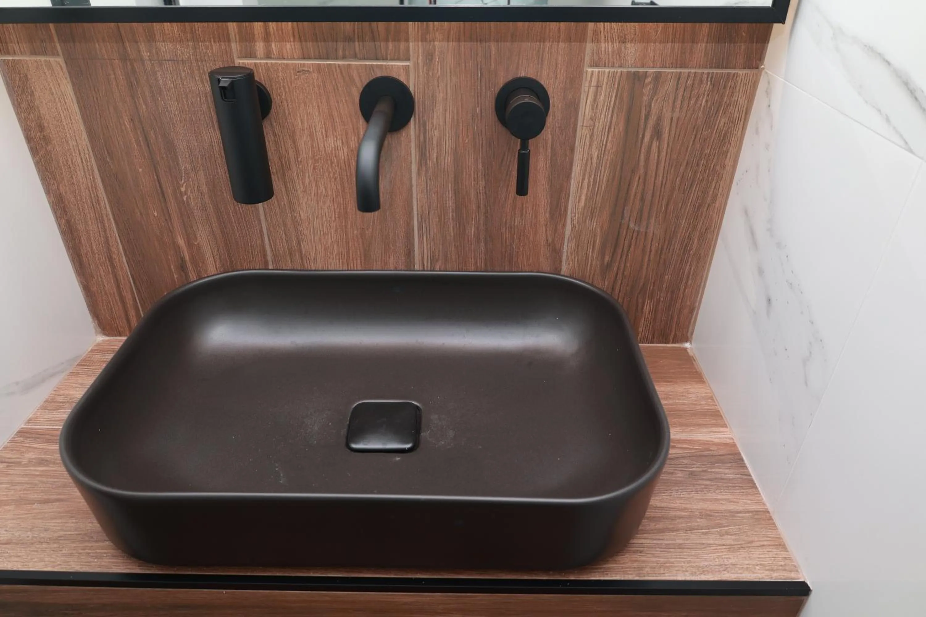 Paris-Irini Studios And Apartments