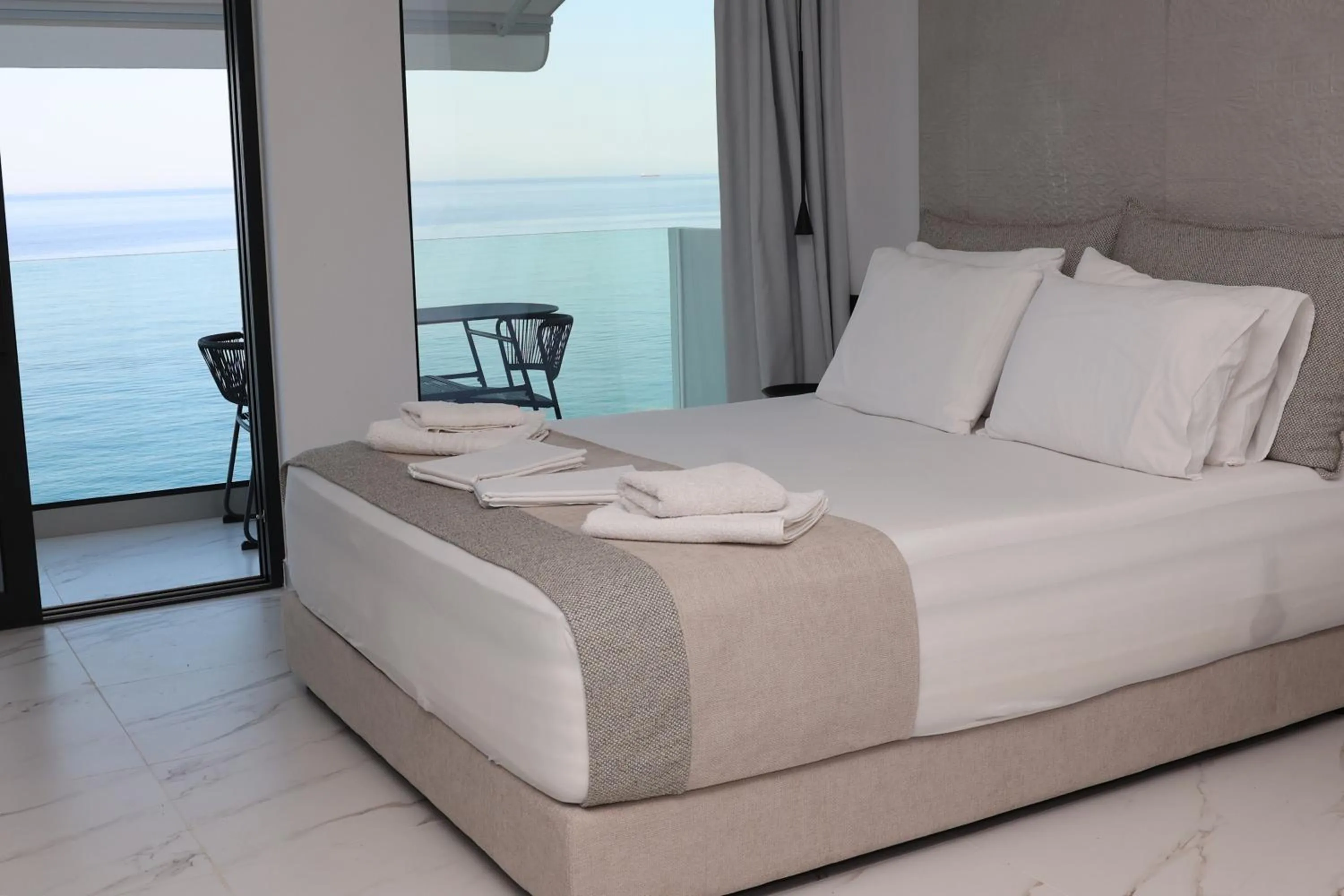 Bed in Paris-Irini Studios And Apartments