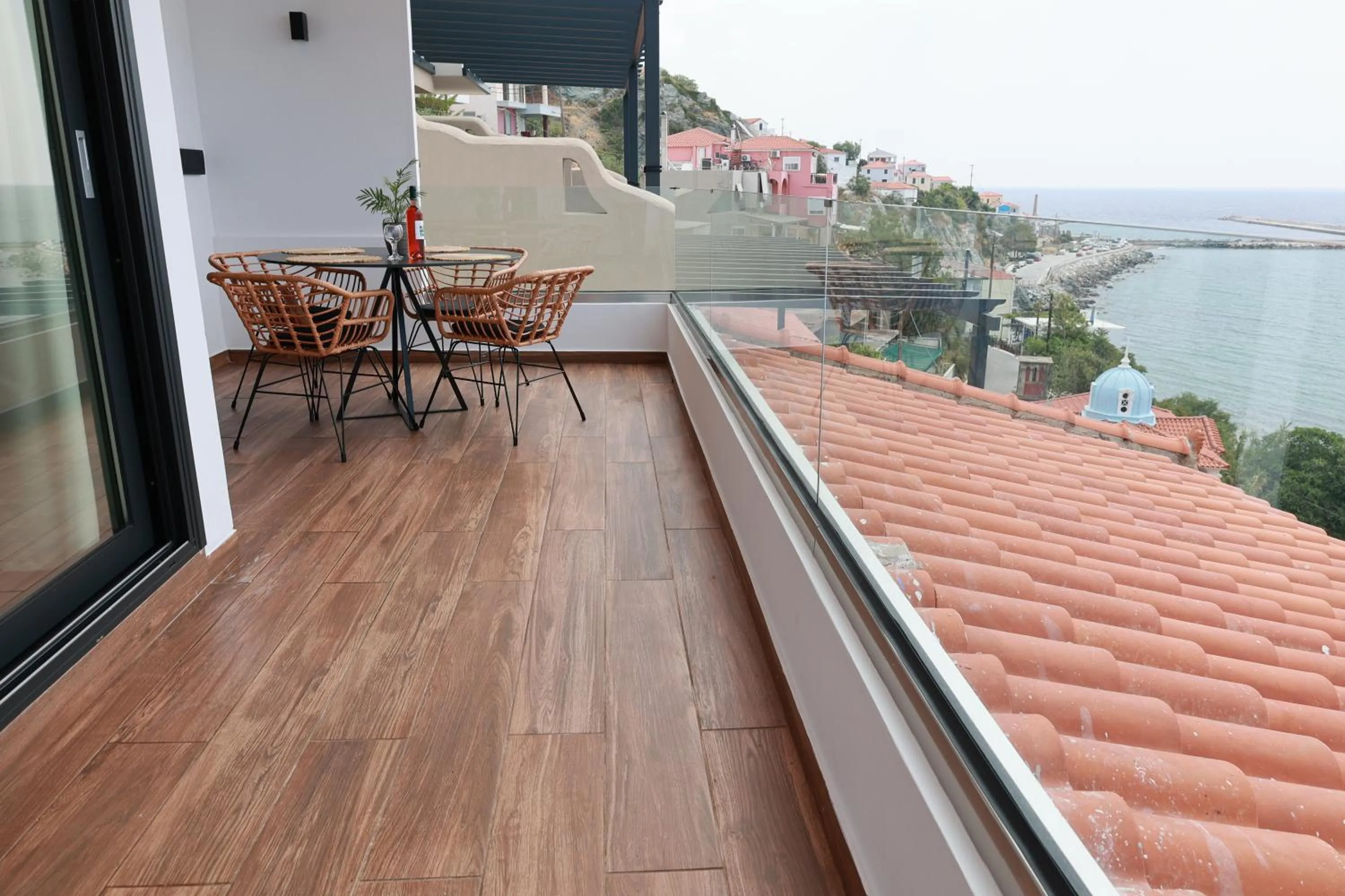 Paris-Irini Studios And Apartments