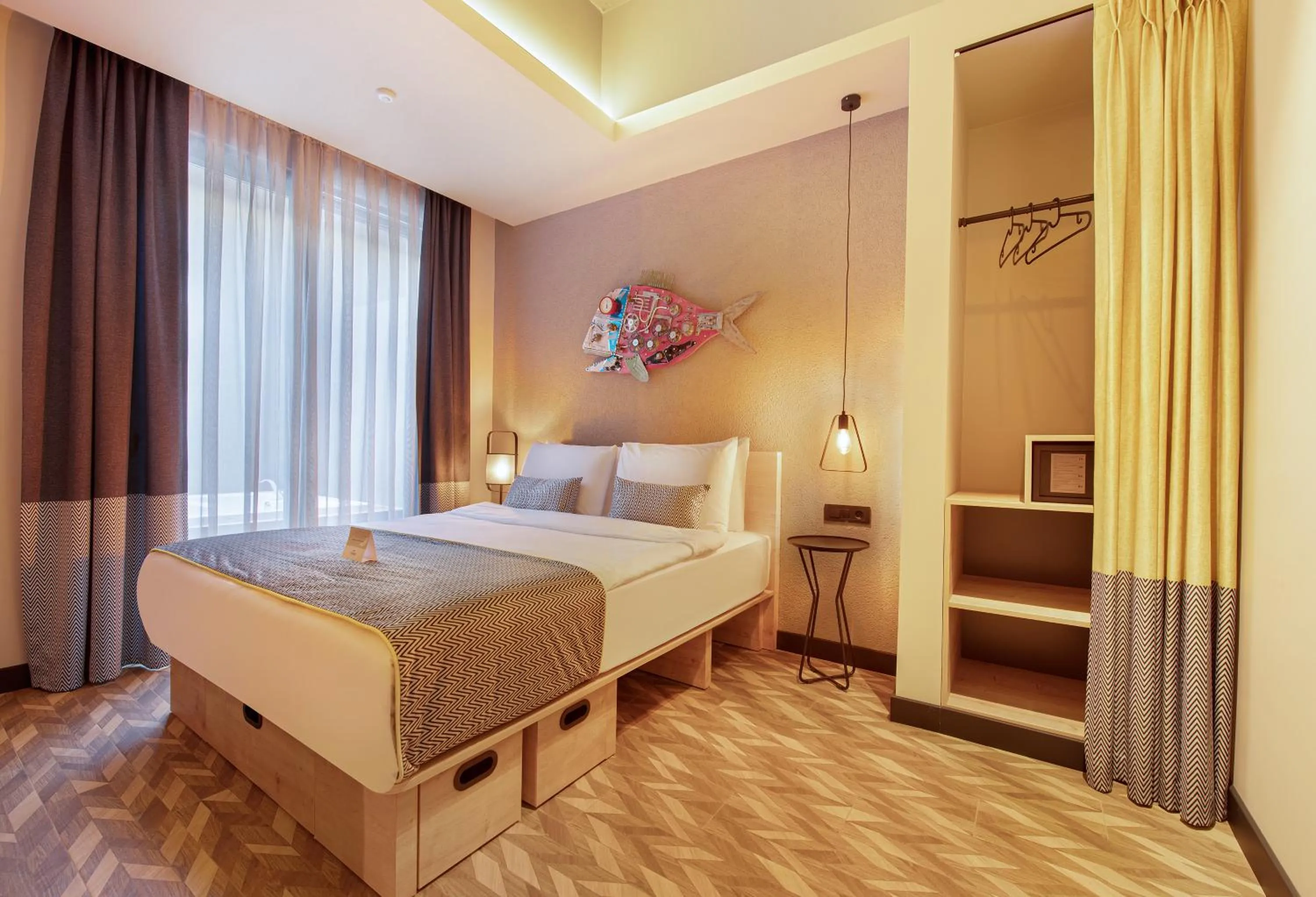 Bedroom, Bed in Trend Suites CYCLE