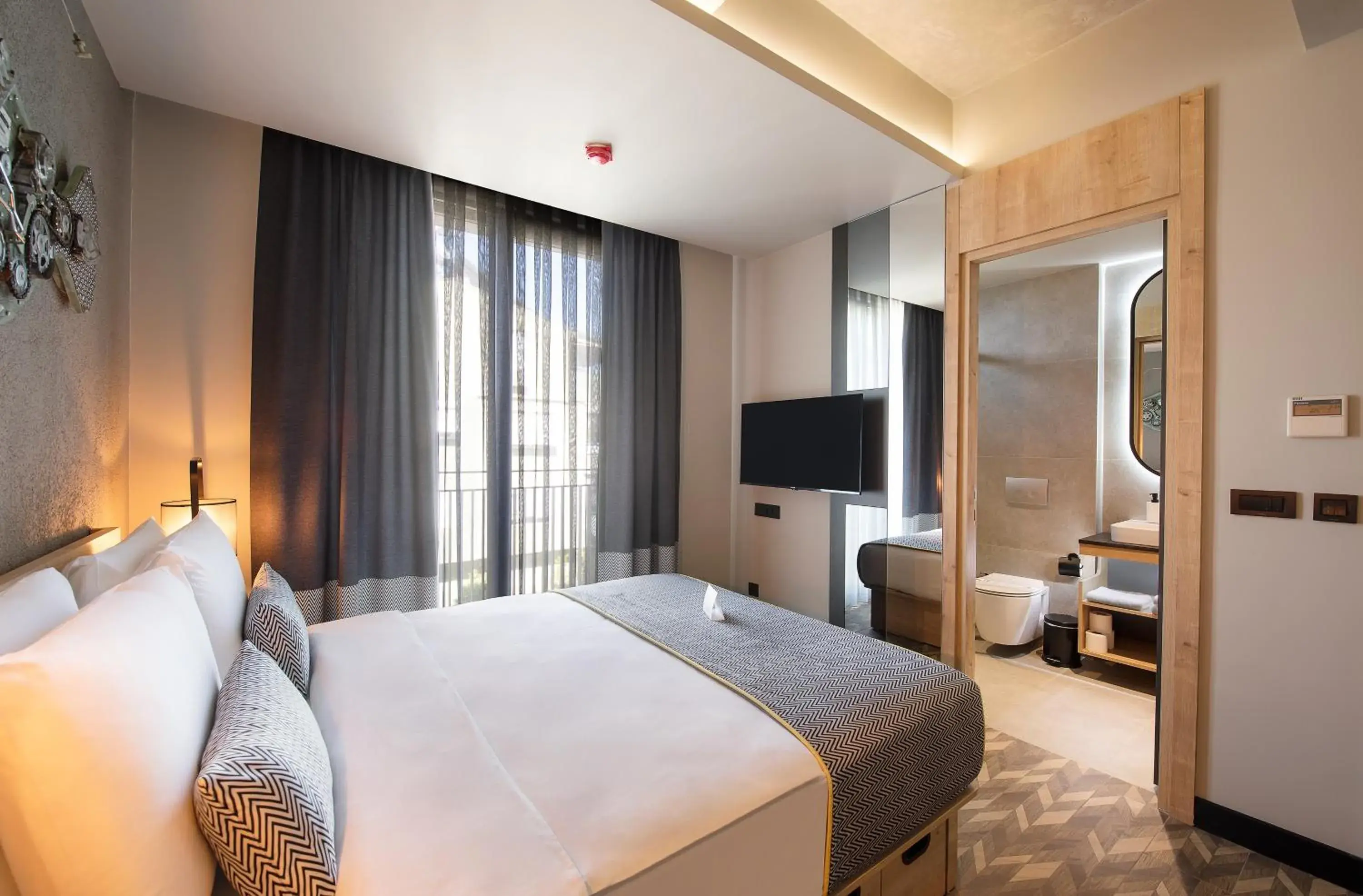 Superior Double Room (SMALL) in Trend Suites CYCLE Superior Double Room (SMALL) in Trend Suites CYCLE