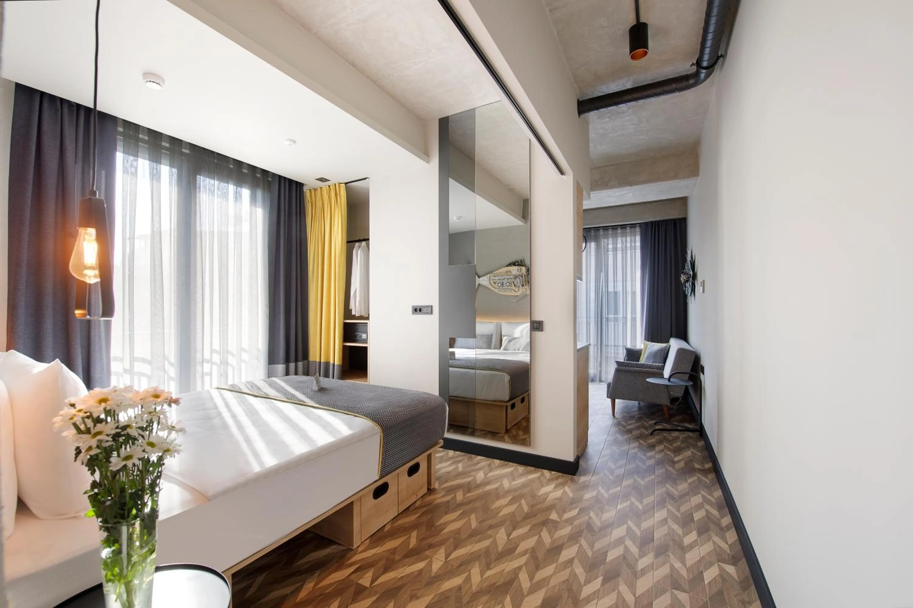 Photo of the whole room, Bed in Trend Suites CYCLE