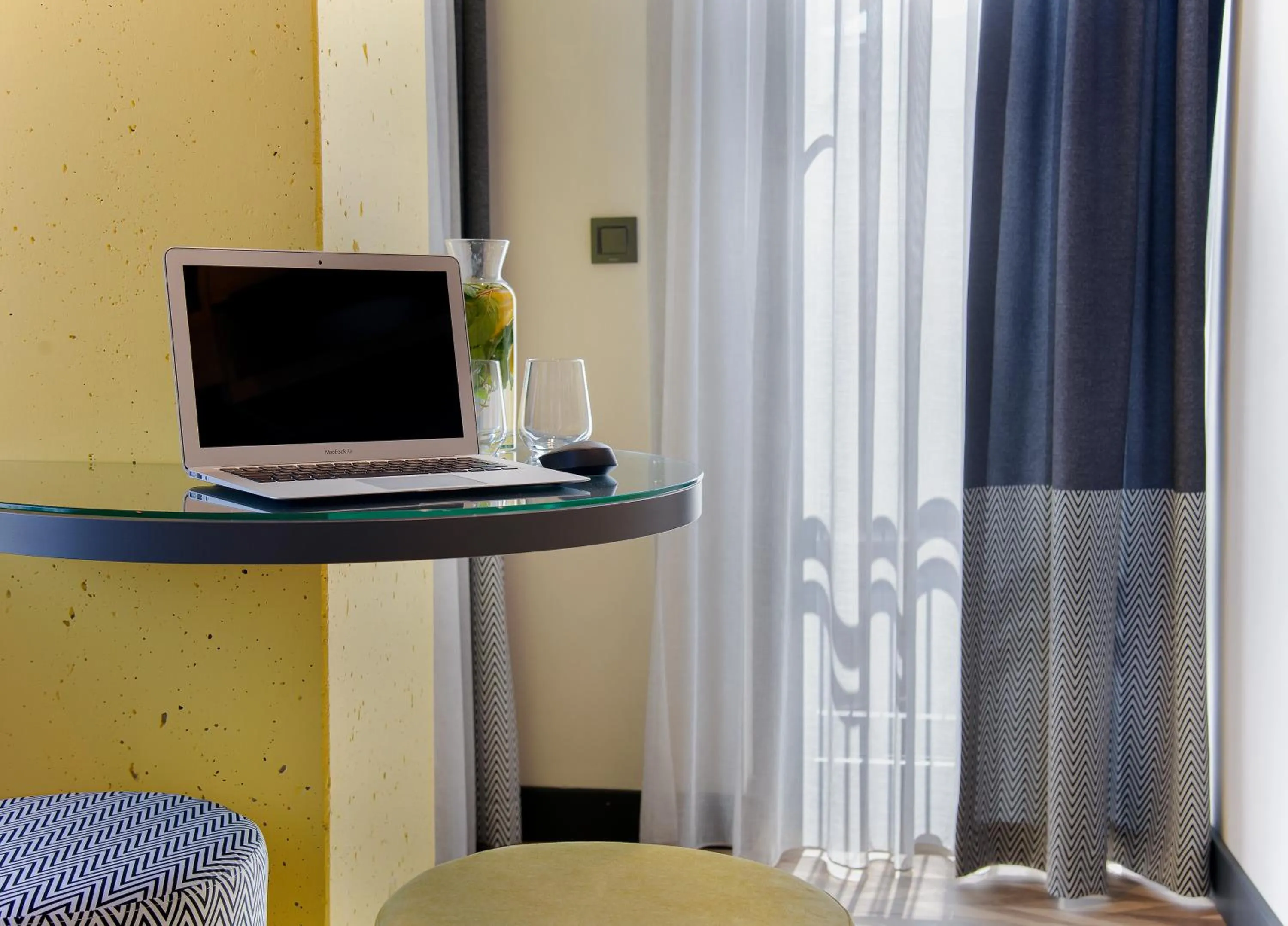 Living room in Trend Suites CYCLE