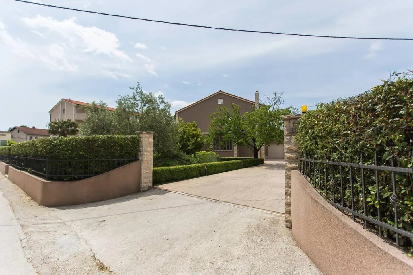 Property building in Villa Barbara