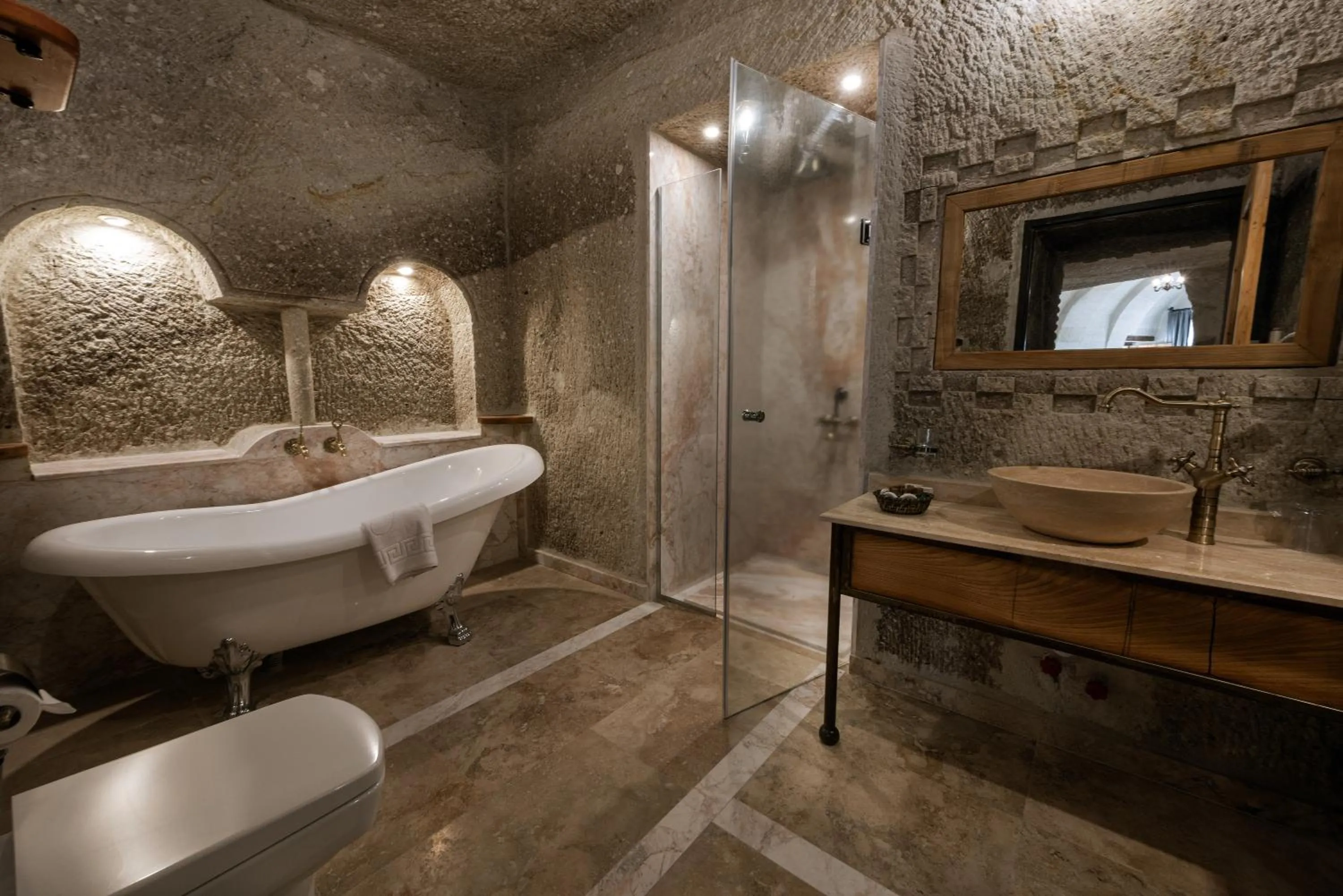 Bathroom in Sarnich Cave Suites