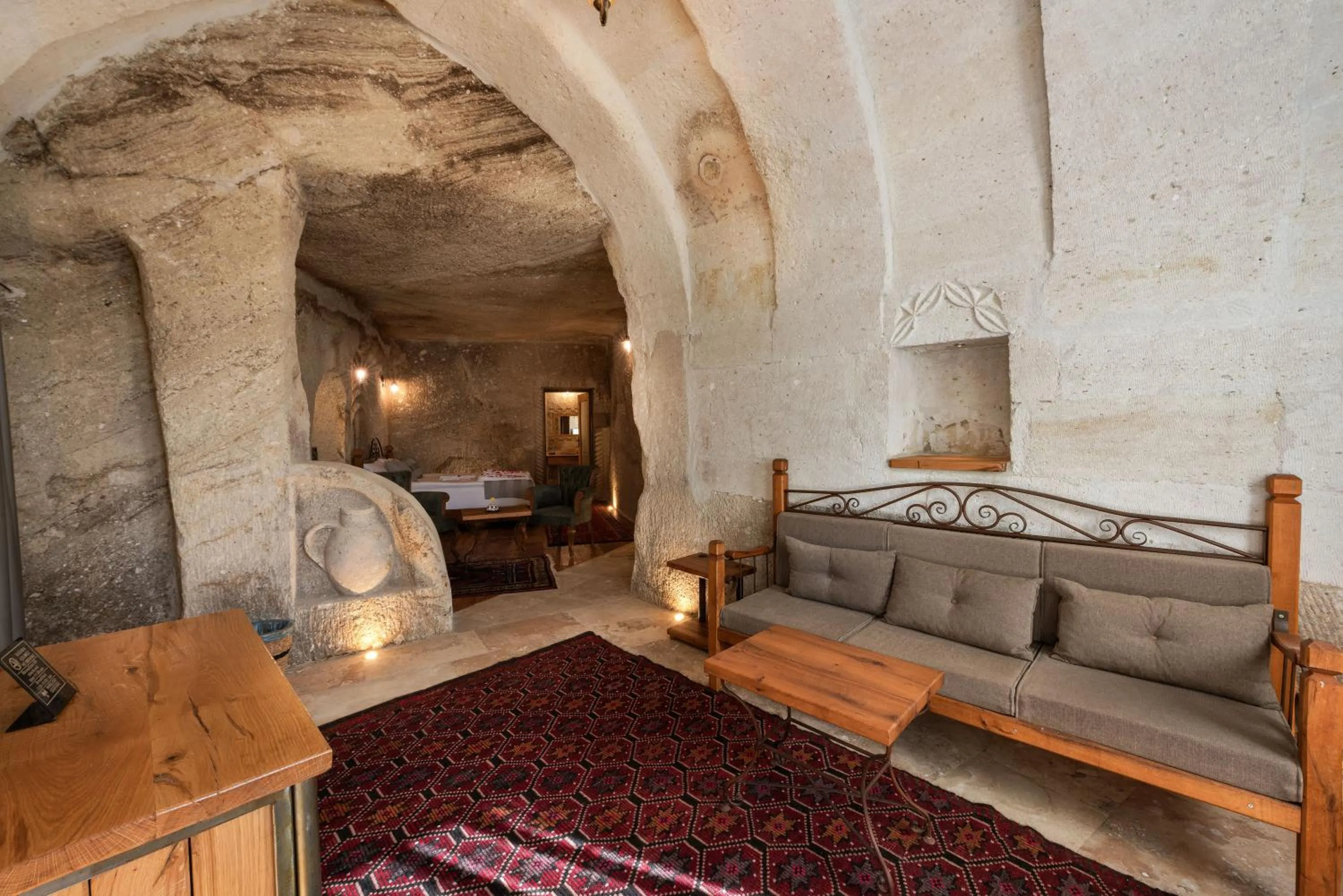Living room, Bed in Sarnich Cave Suites