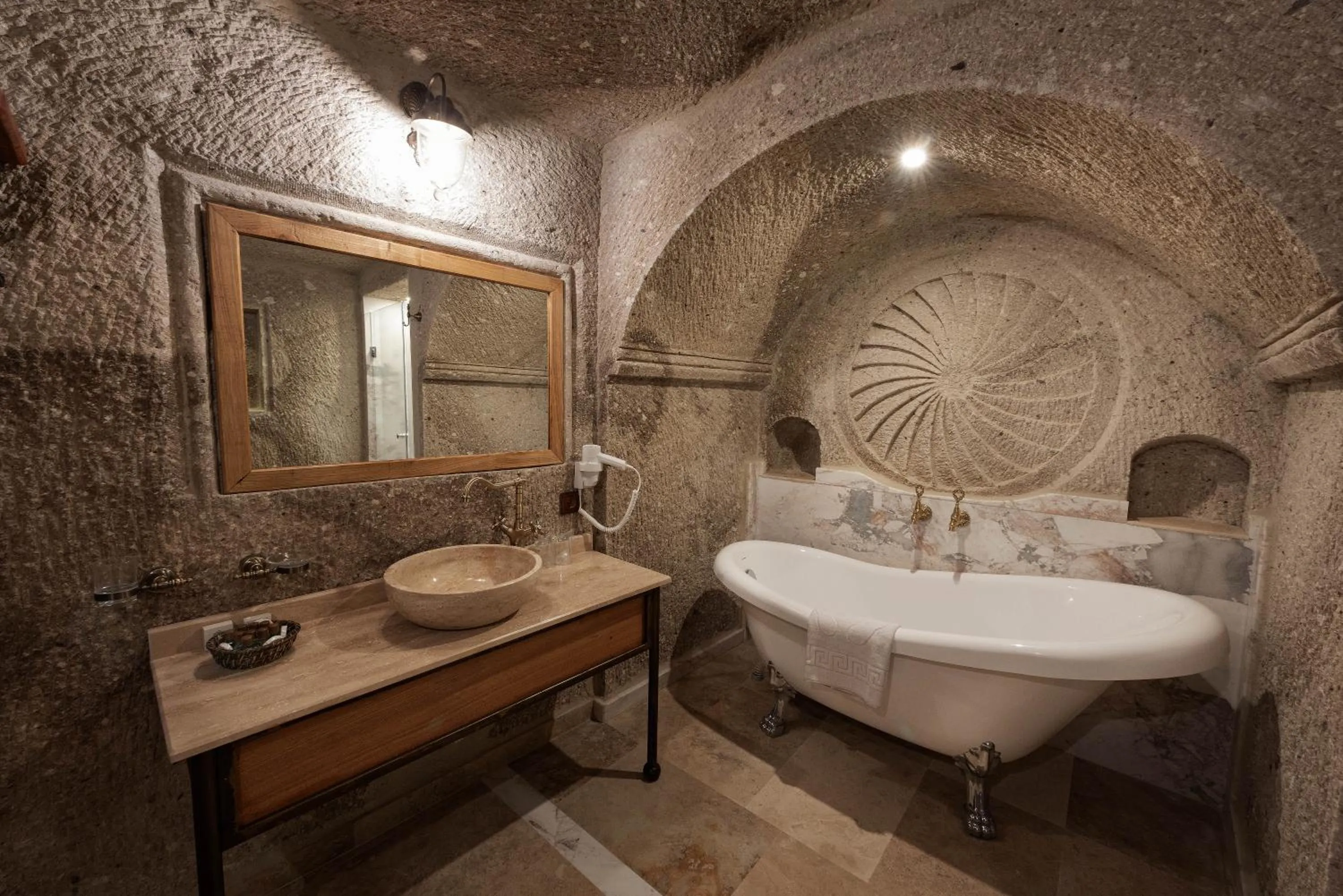 Bathroom in Sarnich Cave Suites