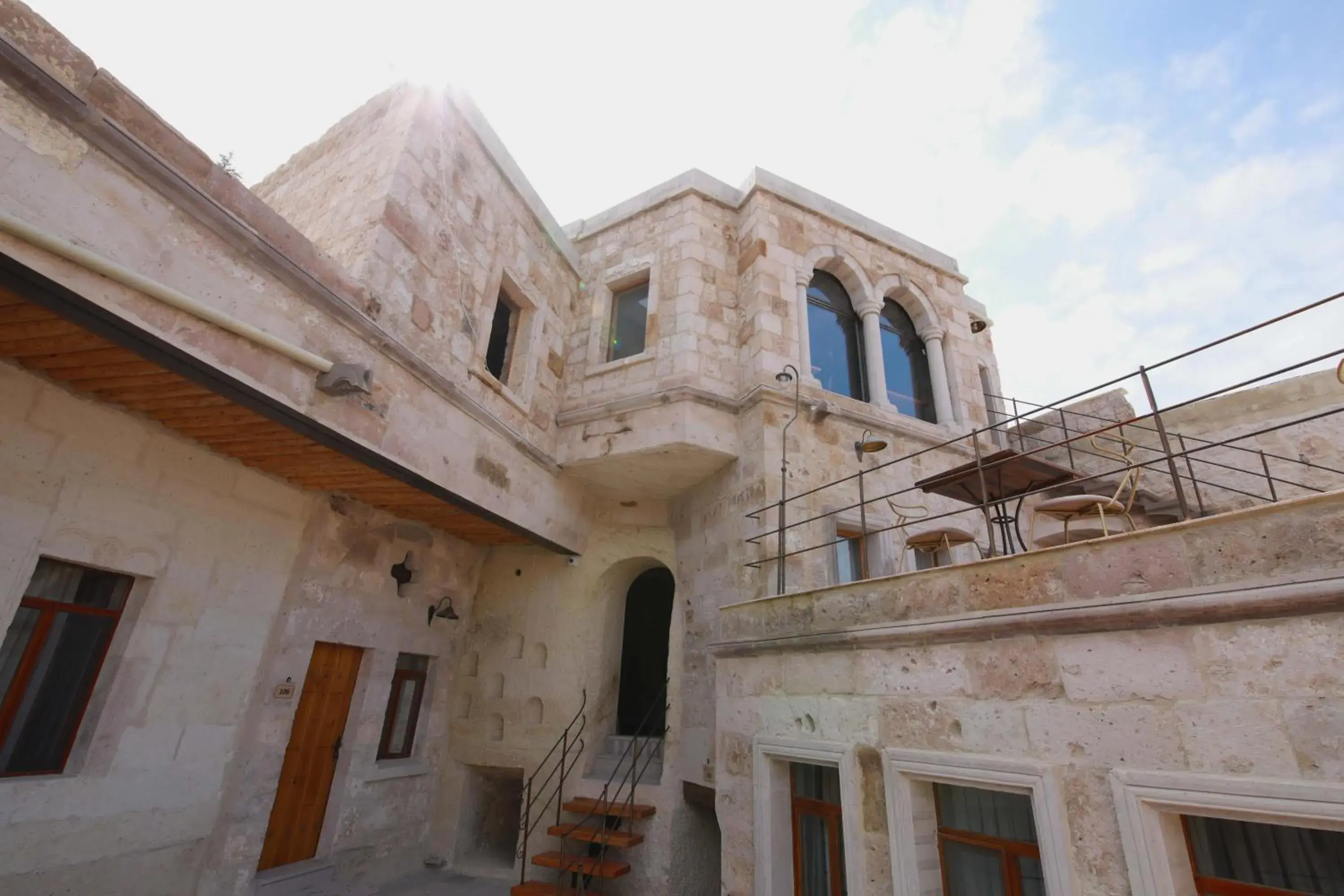 Restaurant/places to eat in Sarnich Cave Suites Restaurant/places to eat in Sarnich Cave Suites