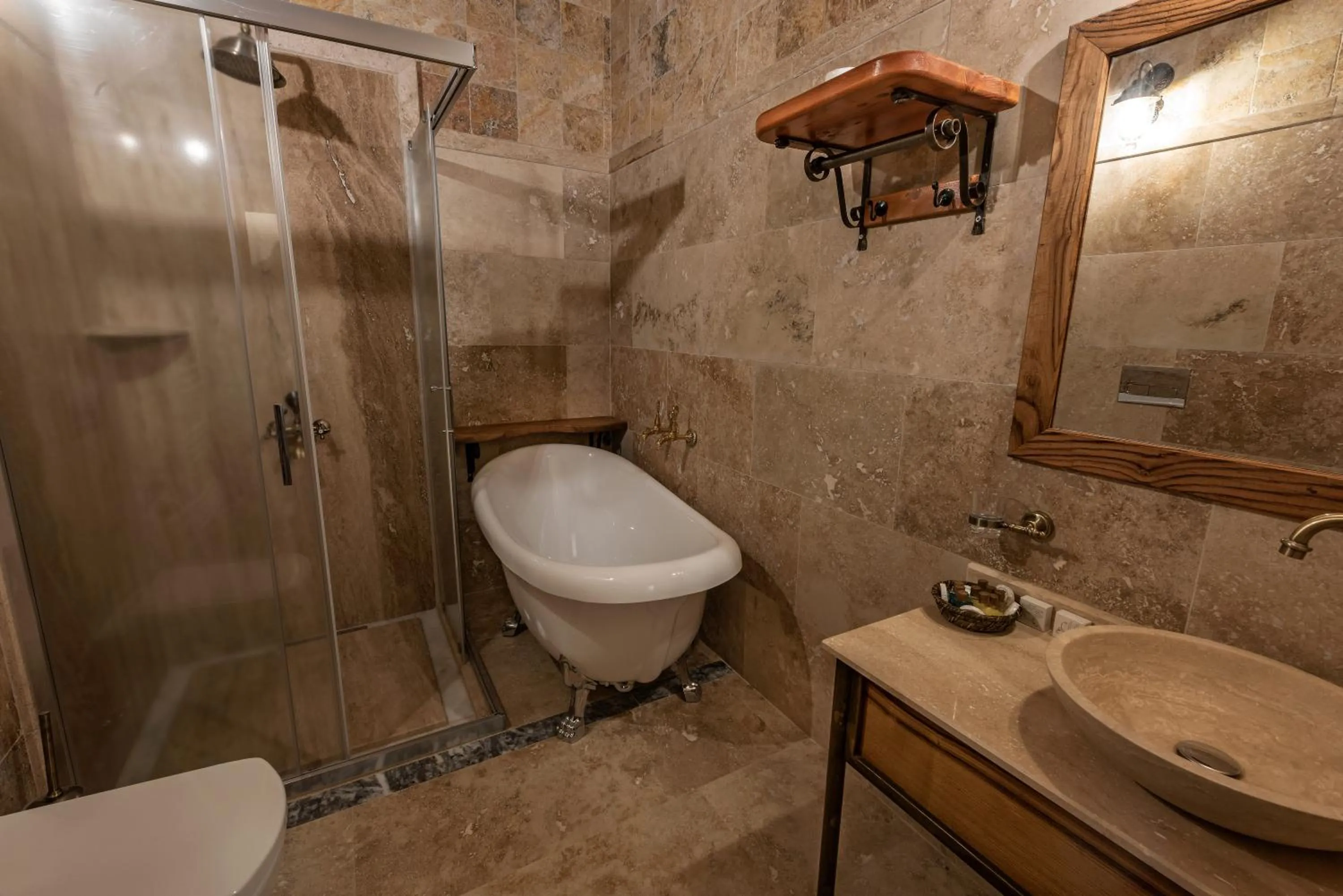 Bathroom in Sarnich Cave Suites