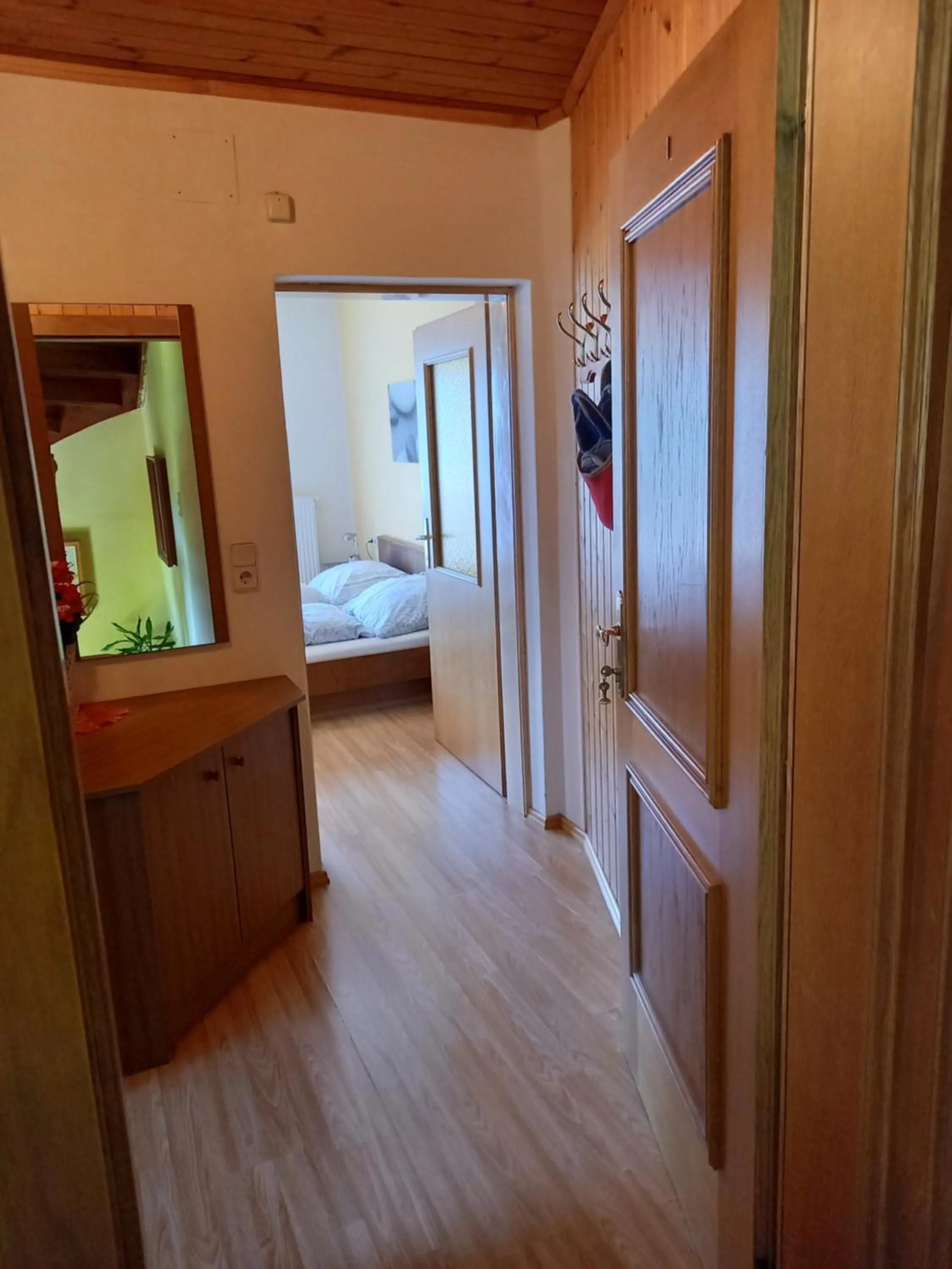 Facade/entrance, Bed in Tischnerhof Appartements