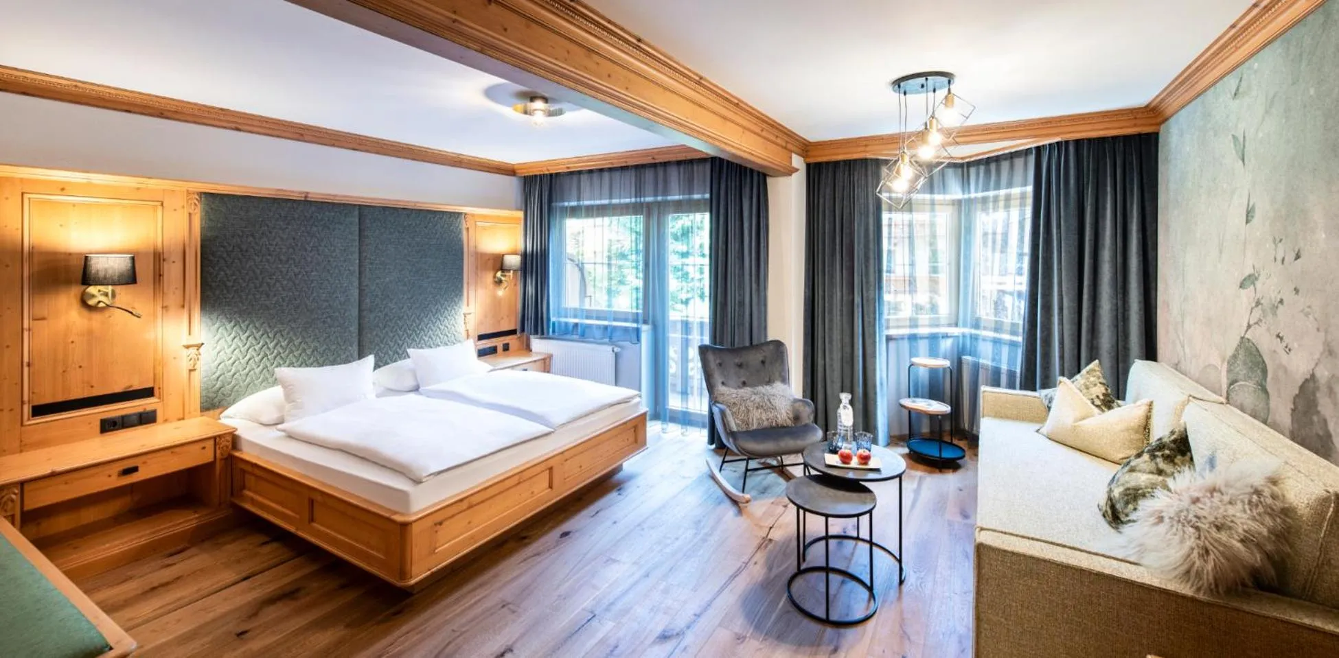 Photo of the whole room, Bed in das Alois 4 Sterne Superior