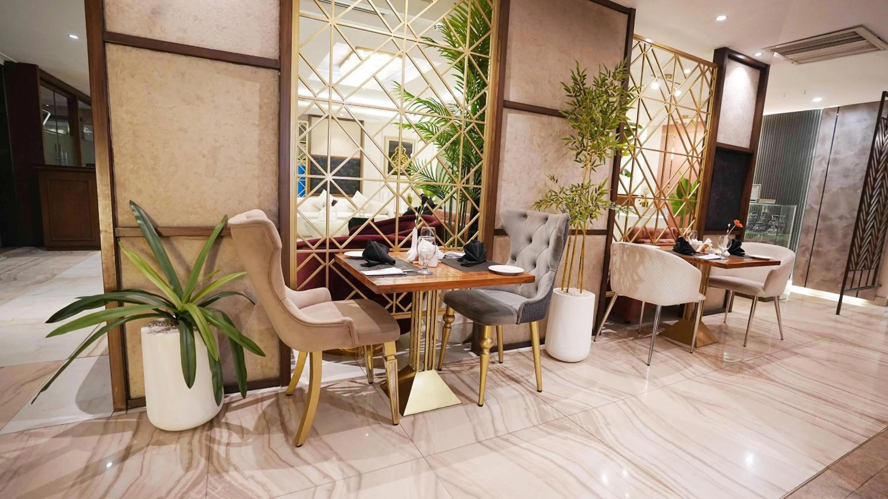 Restaurant/places to eat in Best Western Plus Grand Multan