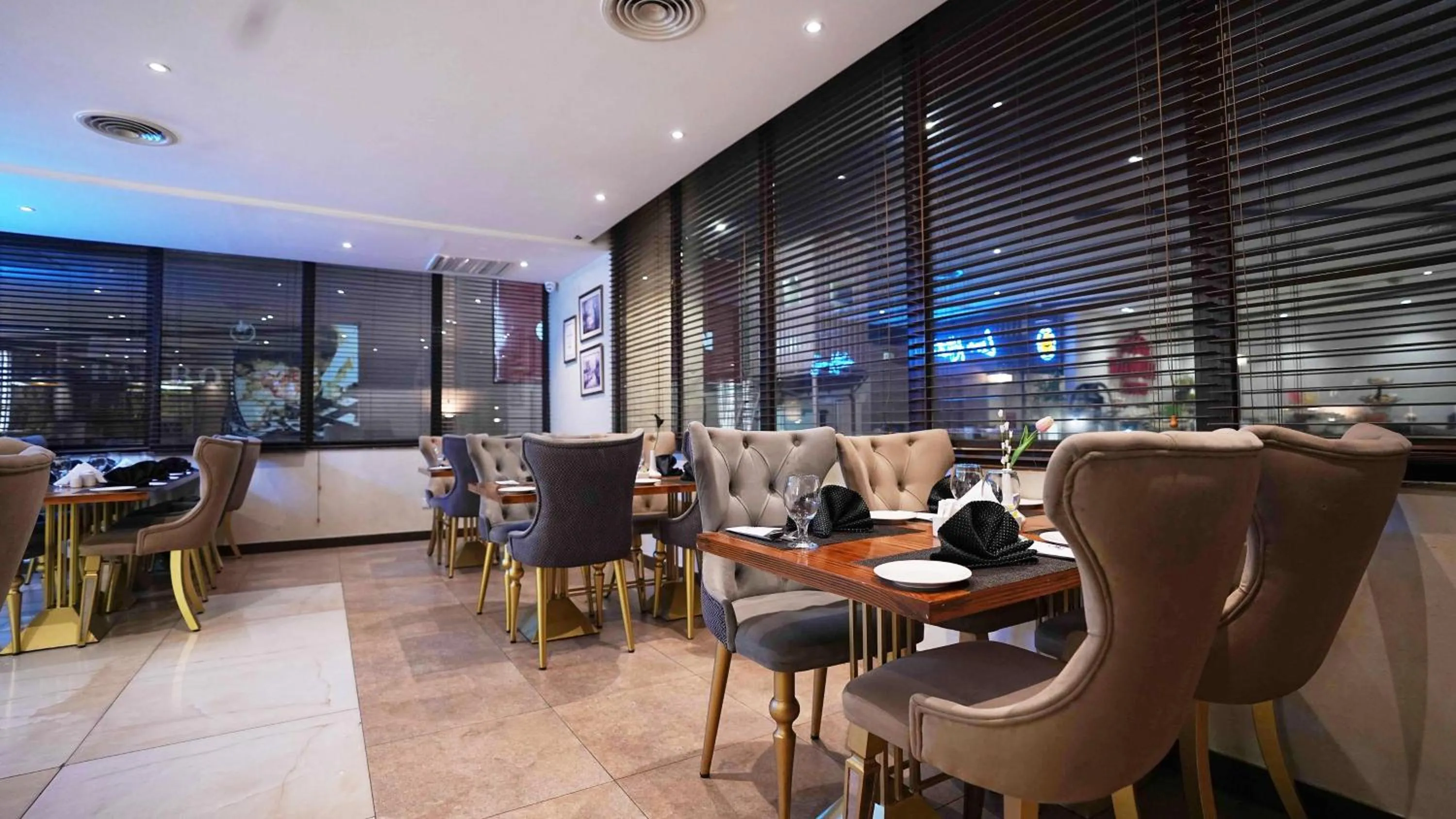 Restaurant/places to eat in Best Western Plus Grand Multan