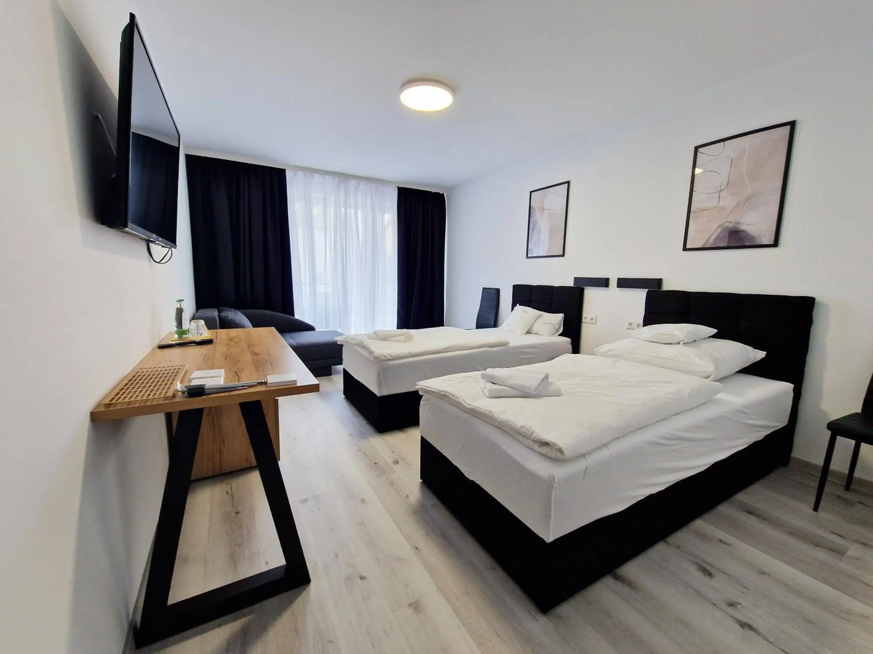 Comfort Triple Room with Shower in Hotel am Kurpark Comfort Triple Room with Shower in Hotel am Kurpark