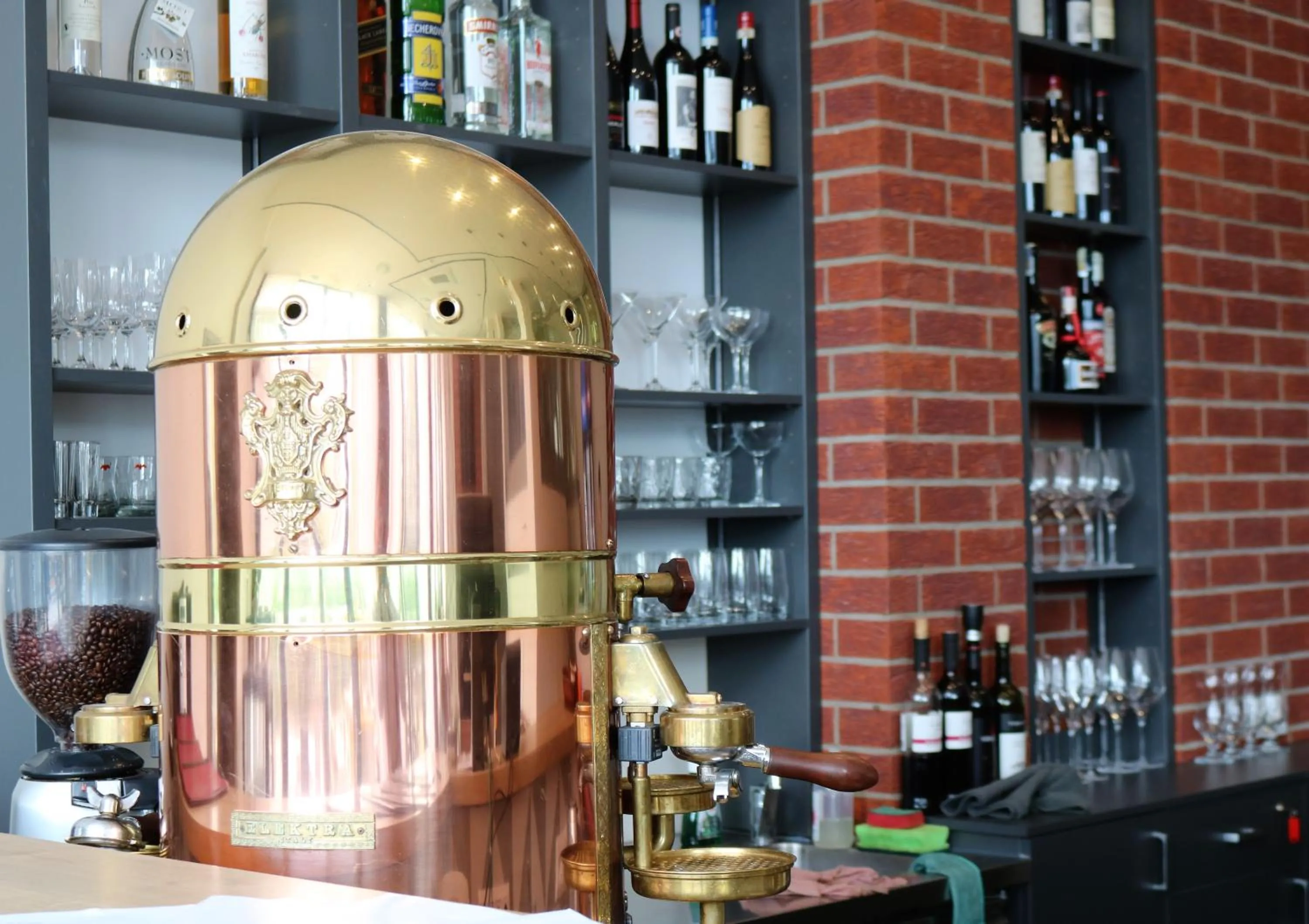 Lounge or bar in Wellness Hotel Queens