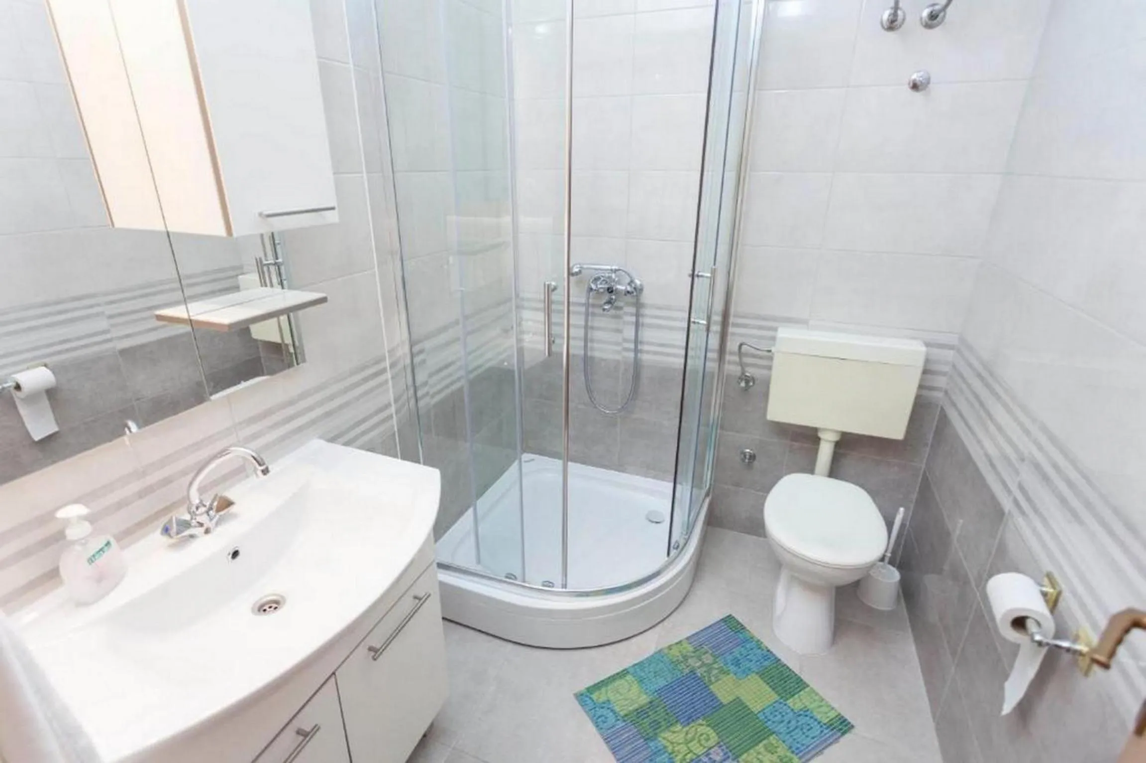 Bathroom in Summerheaven Apartments
