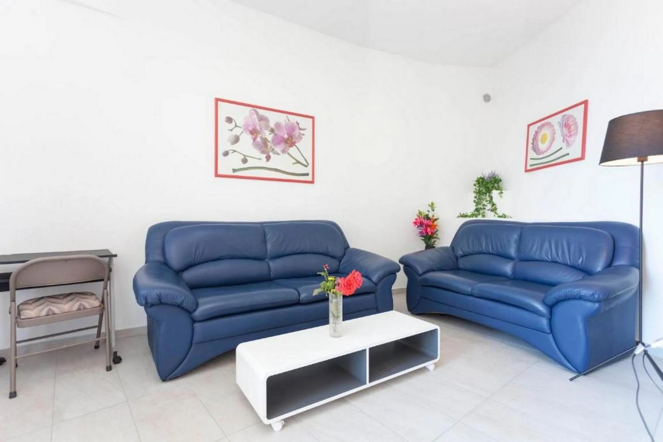 Living room in Summerheaven Apartments