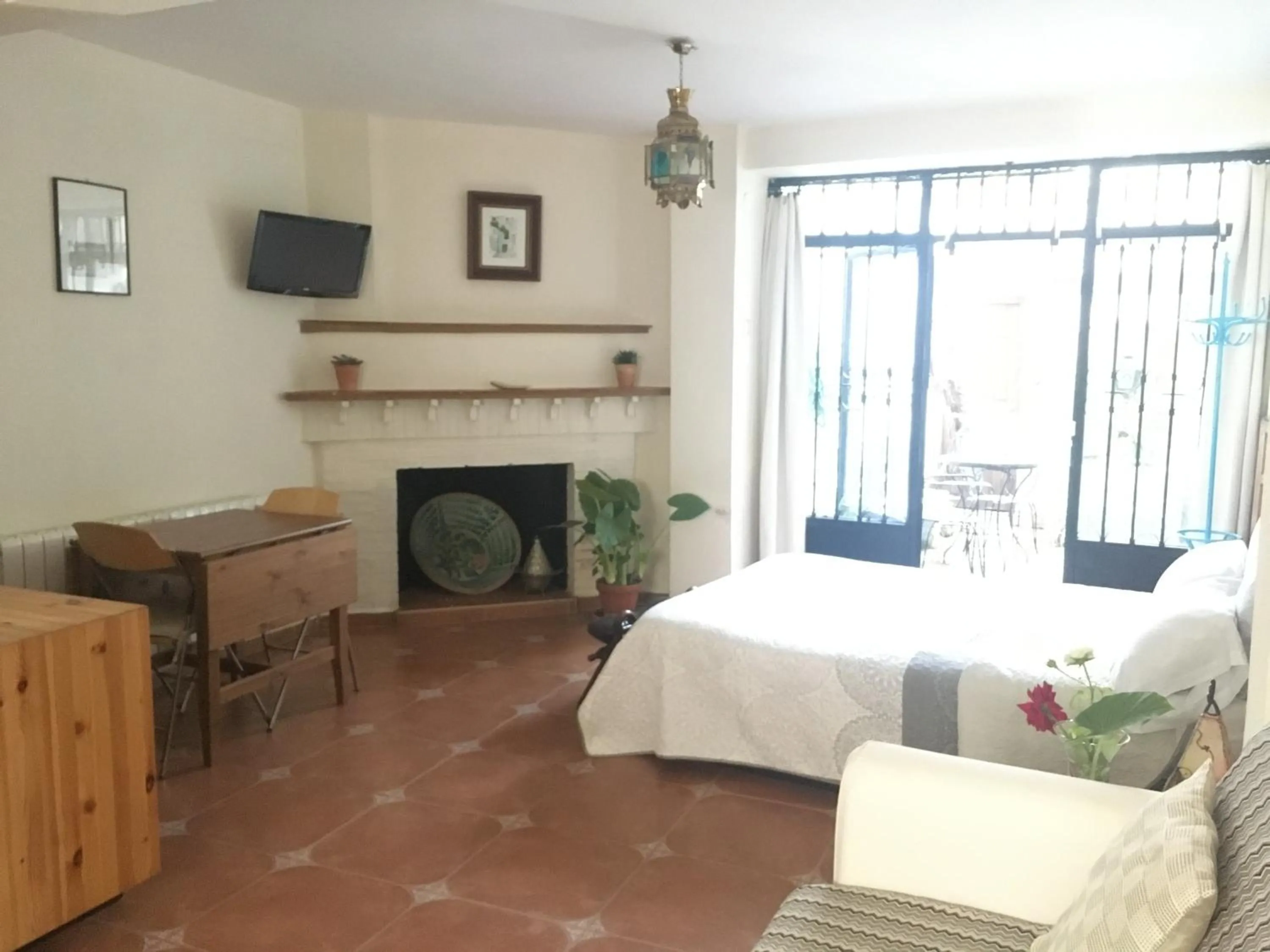 Photo of the whole room, Bed in Patio Granada