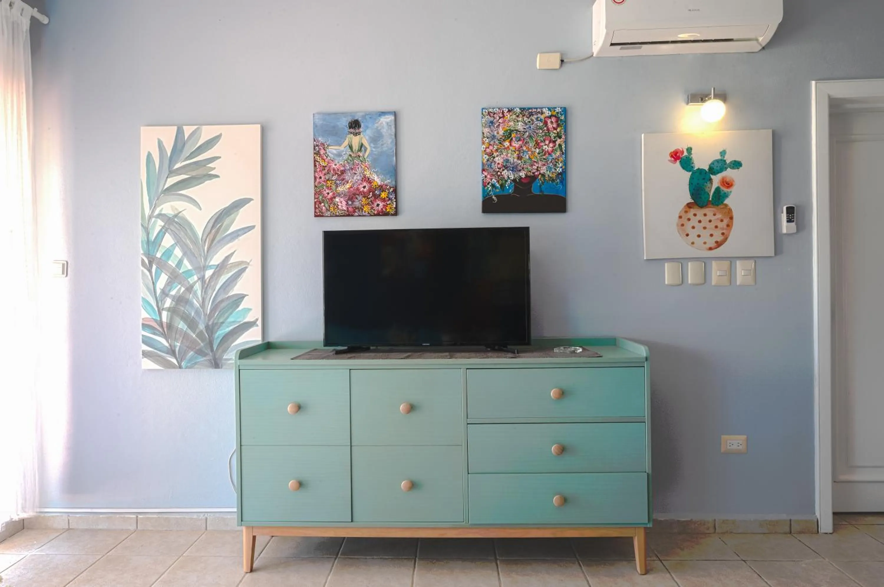 TV and multimedia in Stanza Mare Beach Front