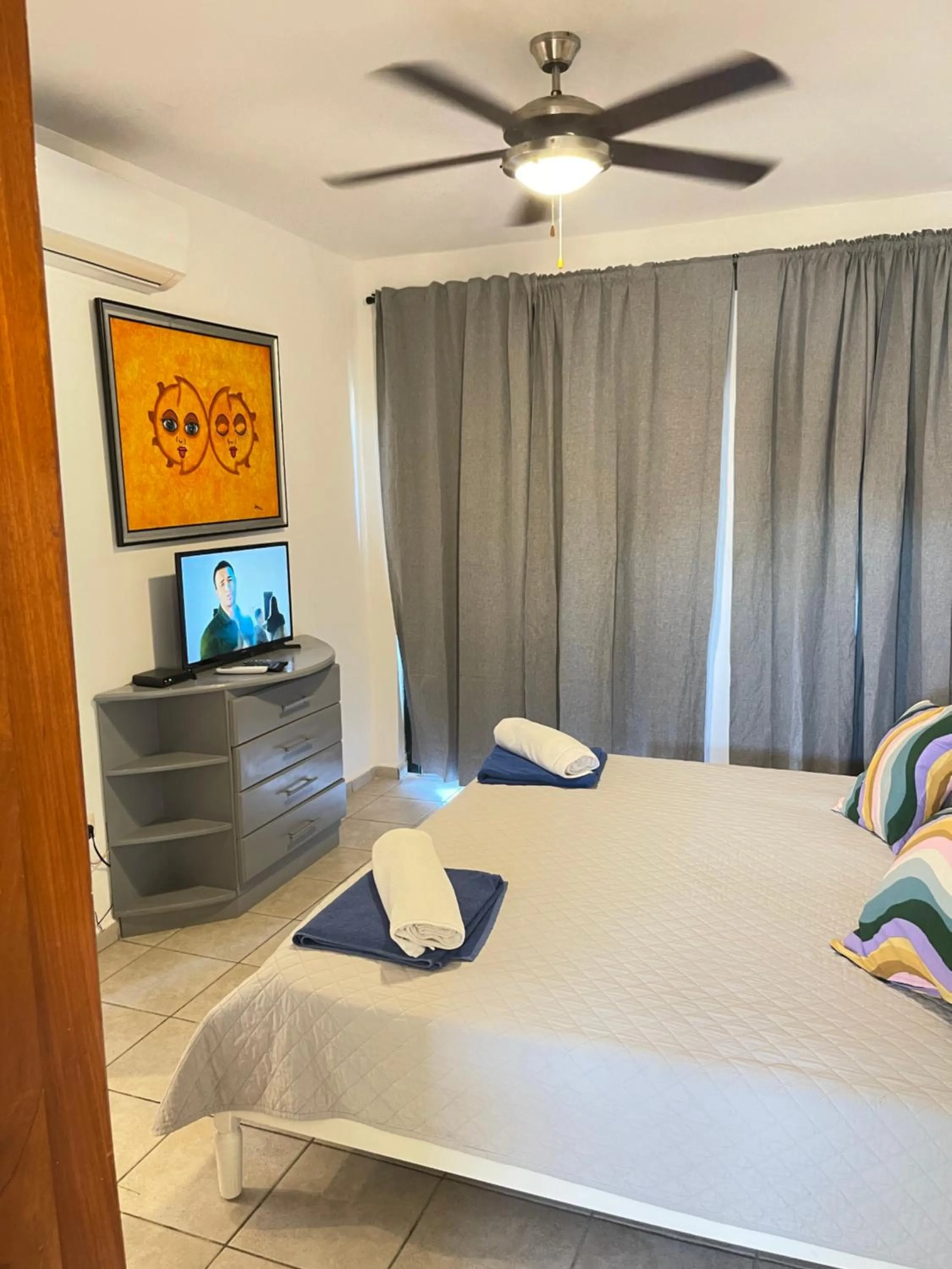 Communal lounge/ TV room, Bed in Stanza Mare Beach Front