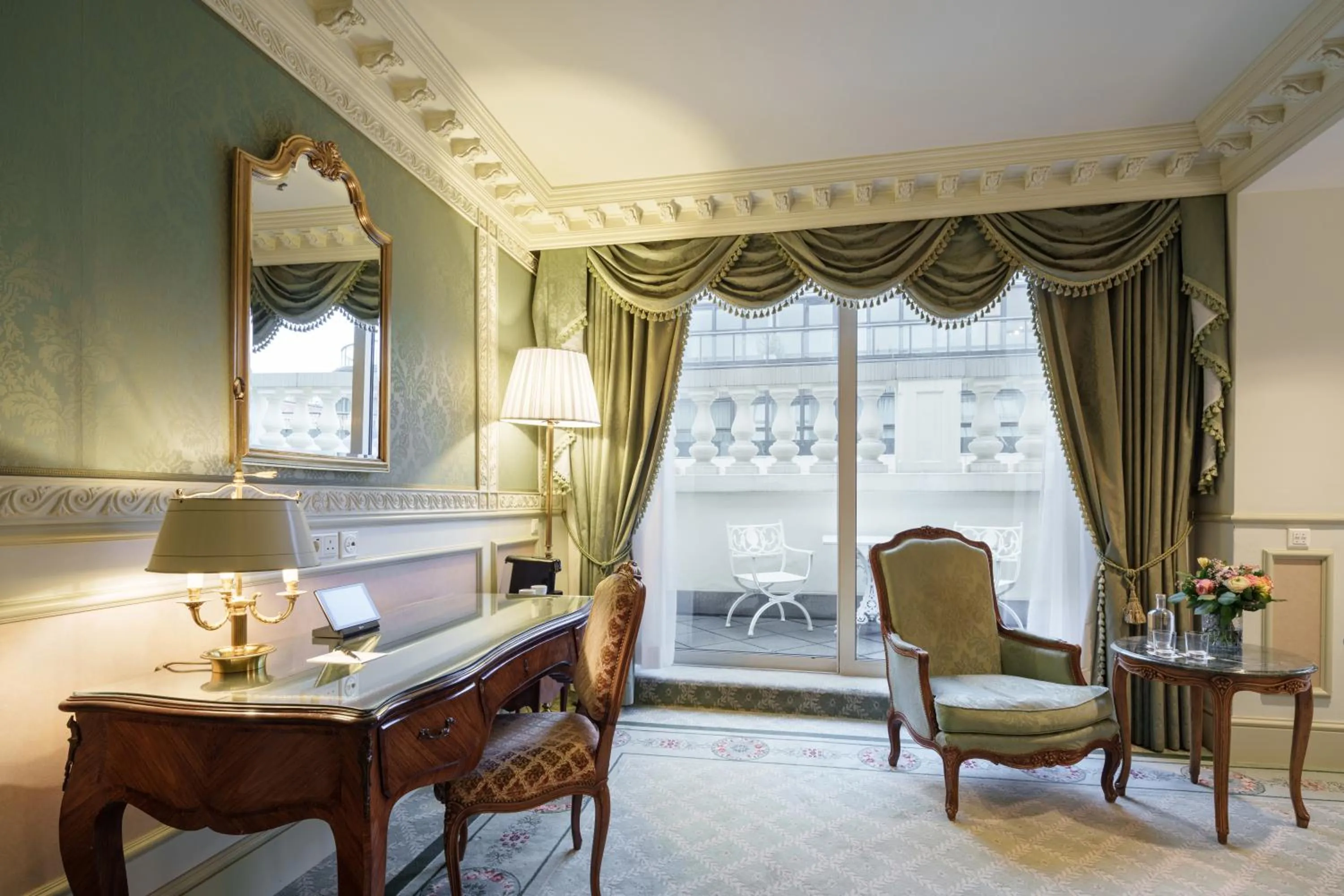 Balcony/Terrace in Eurostars Grand Hotel Wien