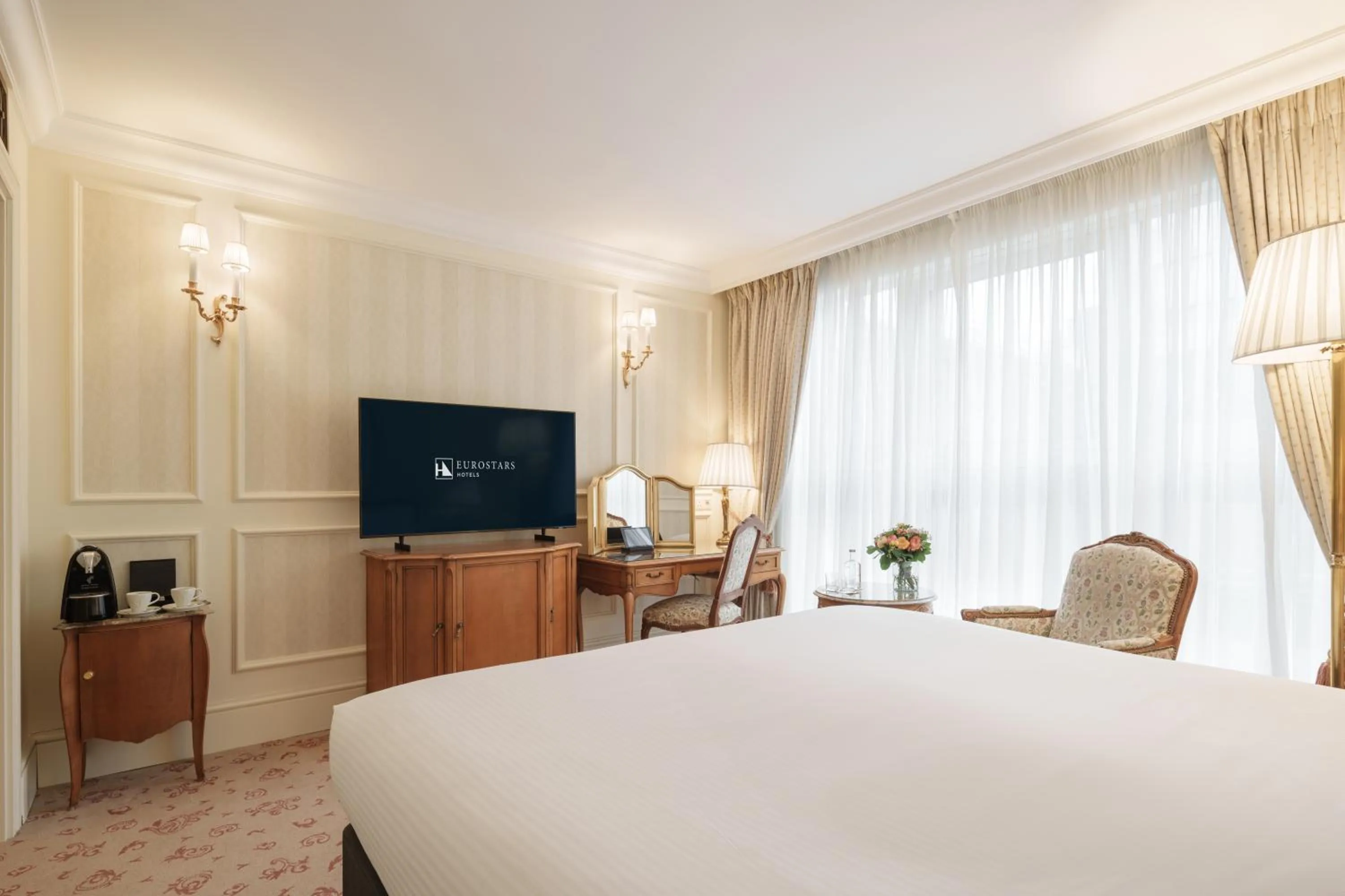 Bed in Eurostars Grand Hotel Wien