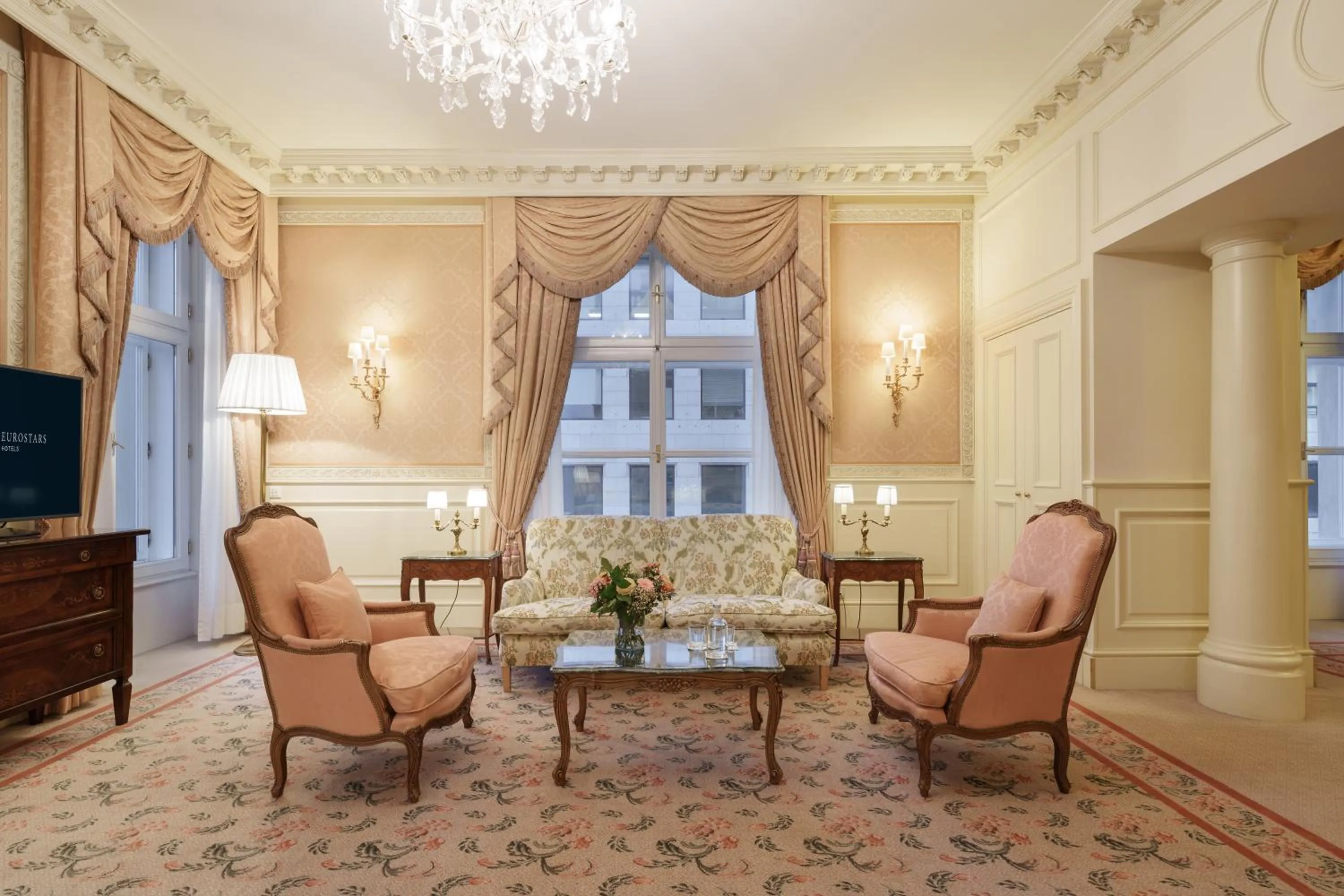 Living room in Eurostars Grand Hotel Wien