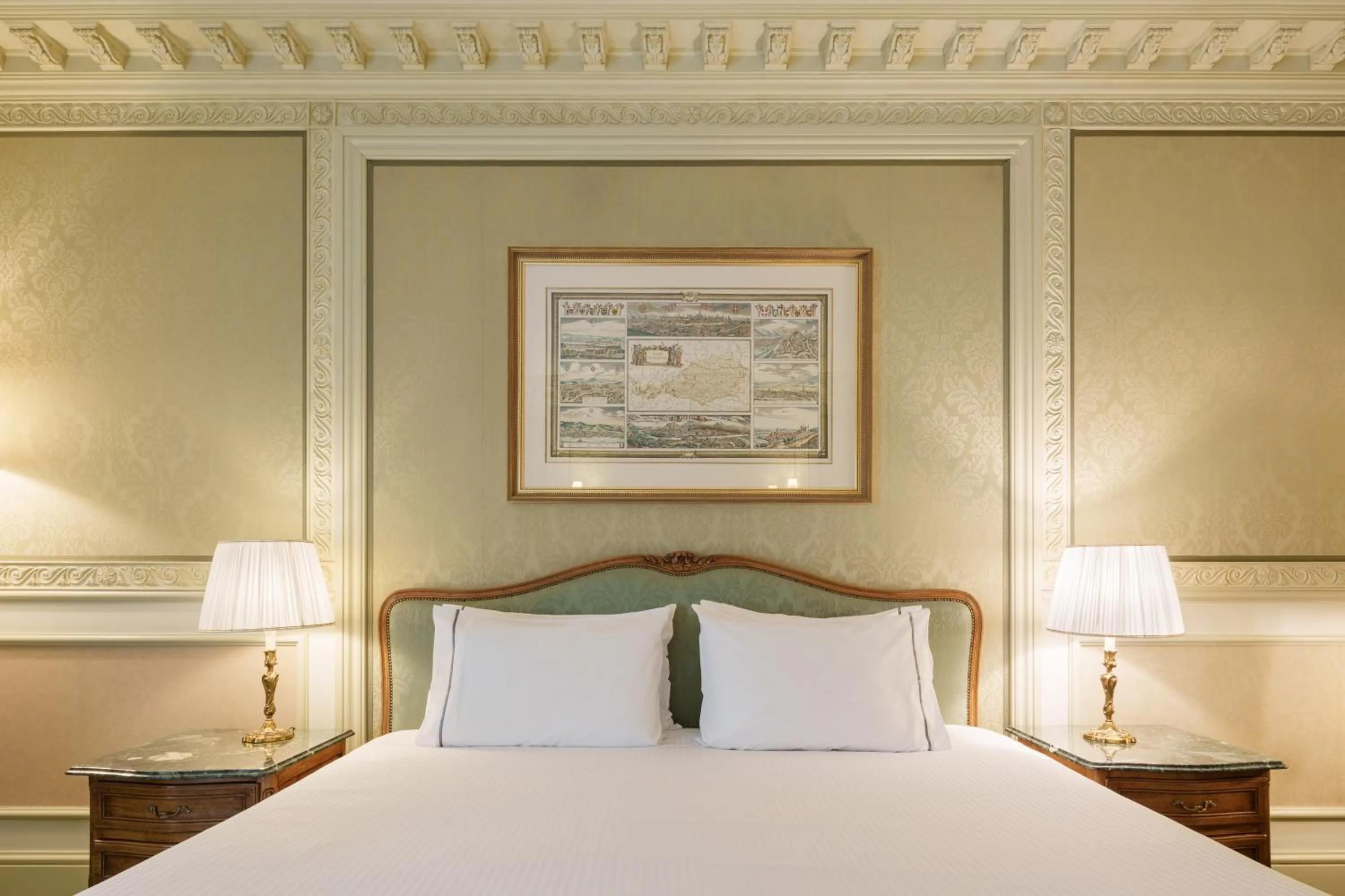 Bed in Eurostars Grand Hotel Wien