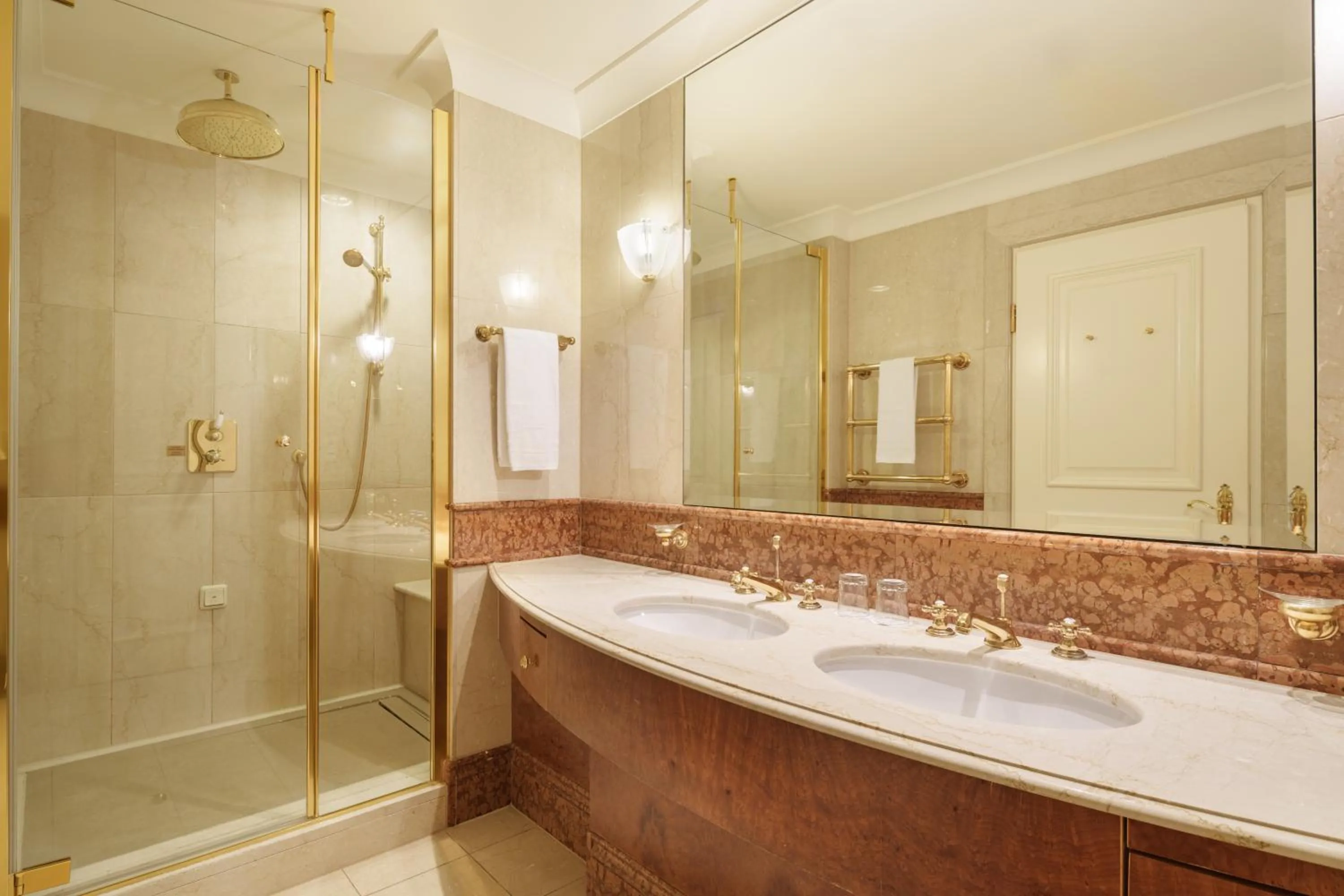 Shower in Eurostars Grand Hotel Wien