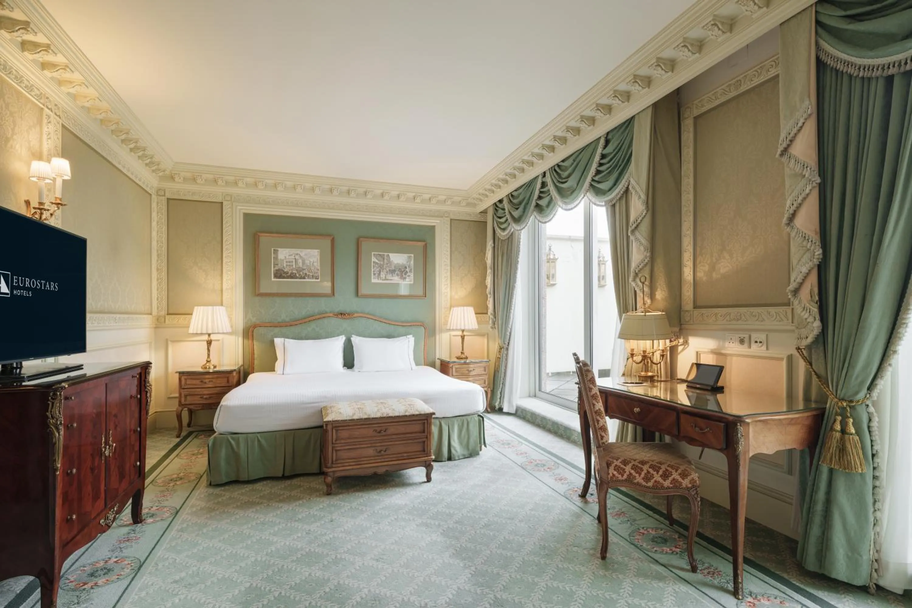 TV and multimedia, Bed in Eurostars Grand Hotel Wien