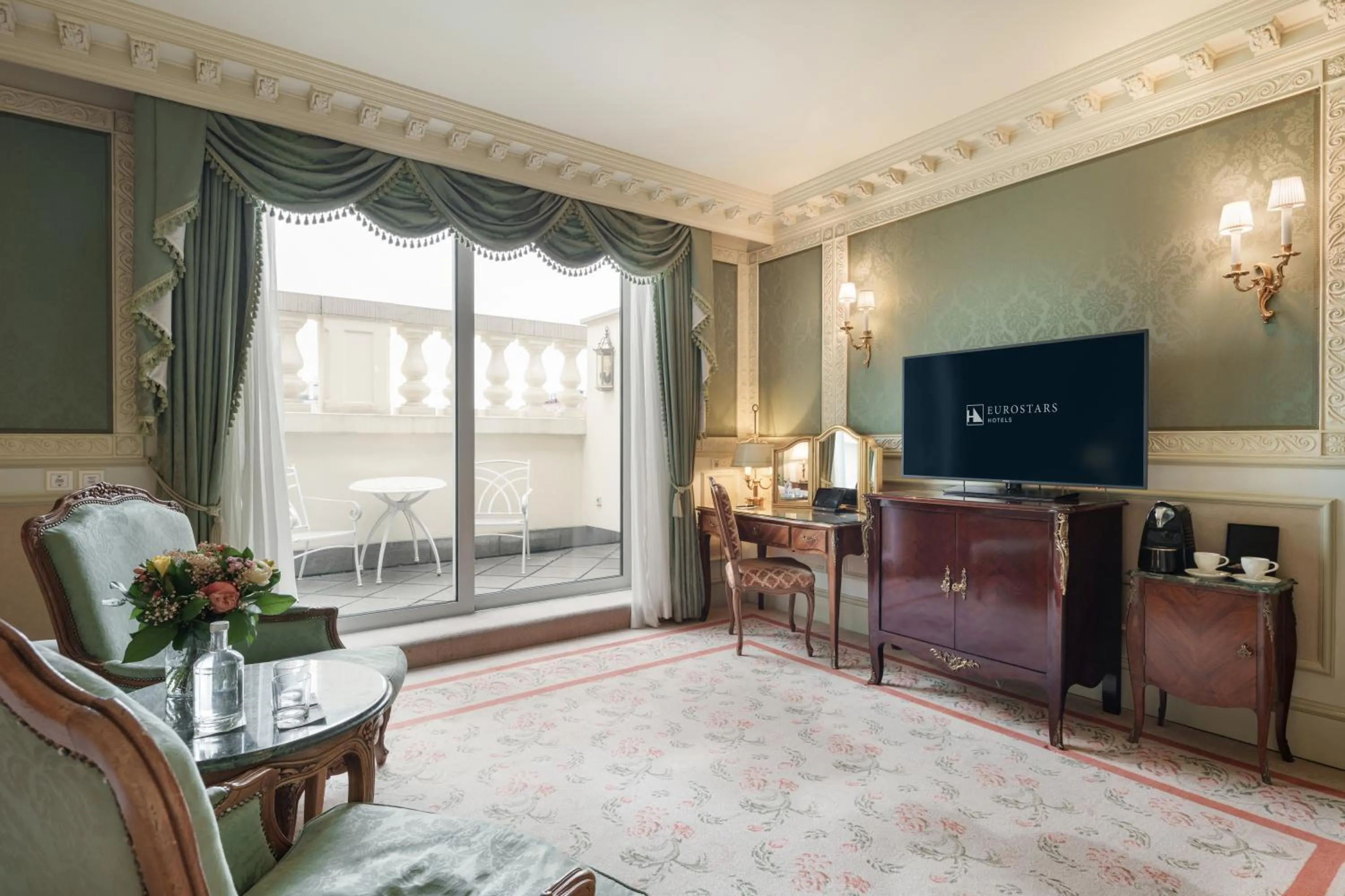 Balcony/Terrace in Eurostars Grand Hotel Wien